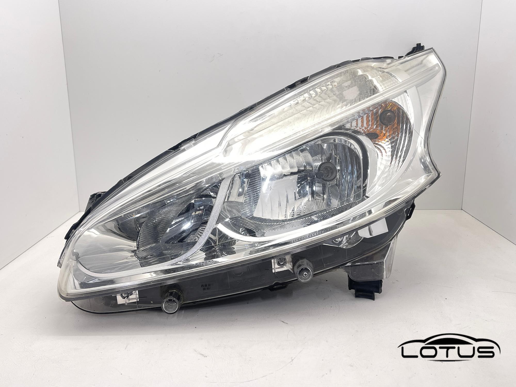 Lijevi far, farovi Peugeot 208 2012-2015