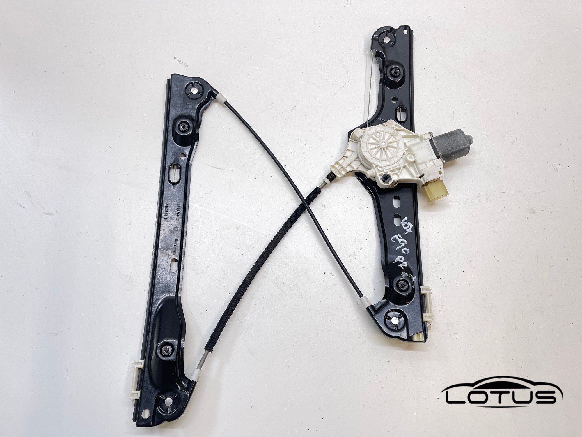 Prednji desni podizac stakla BMW 3 E90 E91 2005-2011