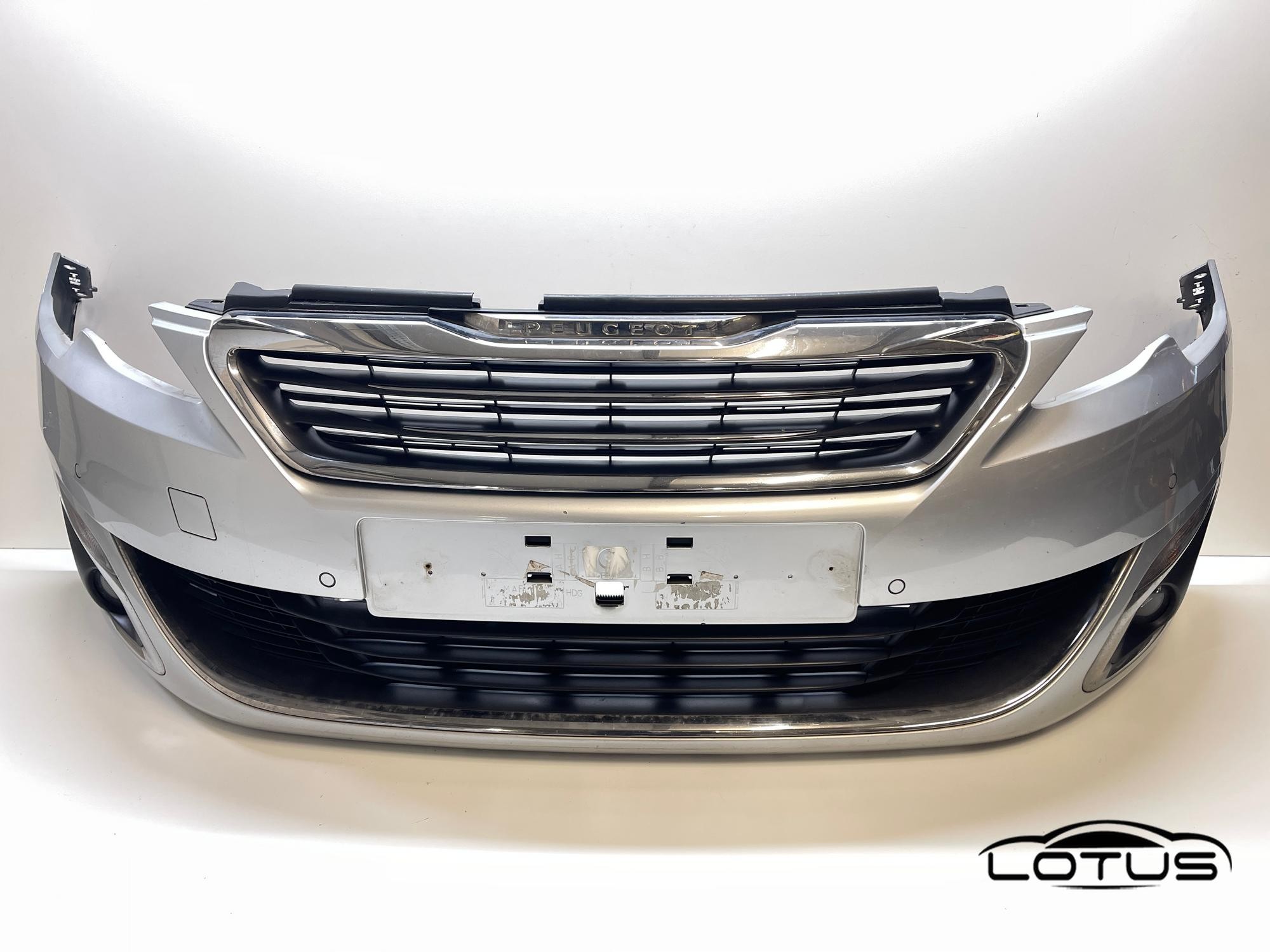 Prednji branik Peugeot 308 2013-2017