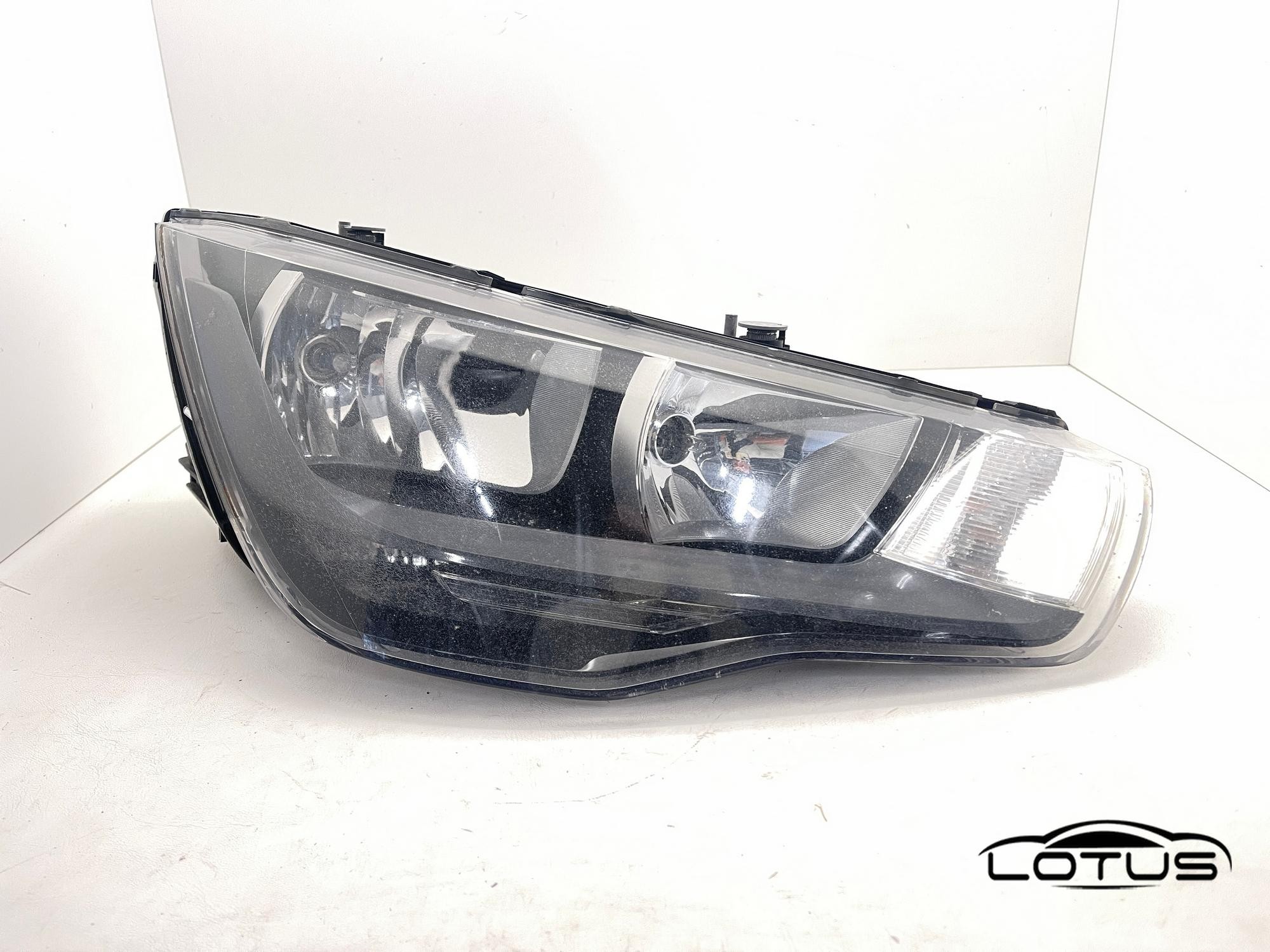 Desni far Audi A1 8X 2010-2014