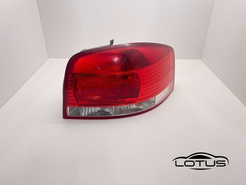 Desna štoplampa Audi A3 2V 04-08