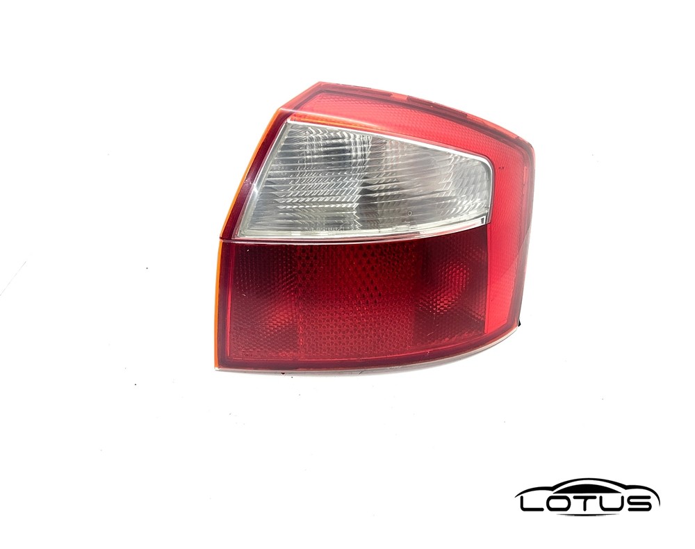 Desna štoplampa Audi A4 B6 LIMUZINA 2001-2004