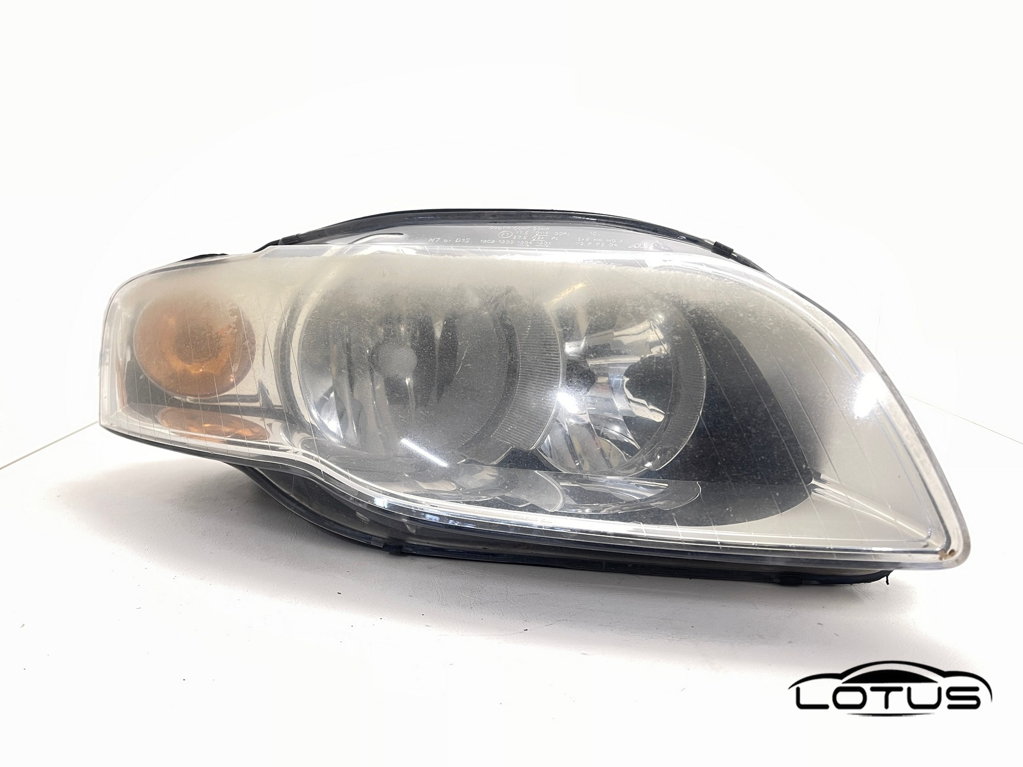 Desni far, farovi Audi A4 B7 2004-2007