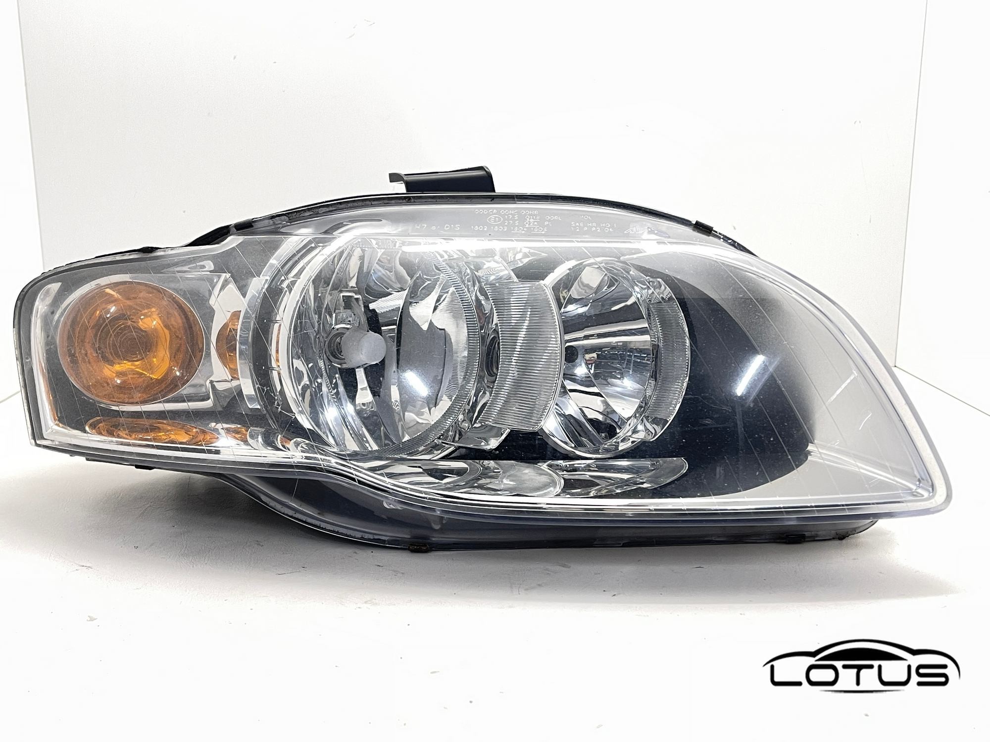 Desni far, farovi Audi A4 B7 2004-2007