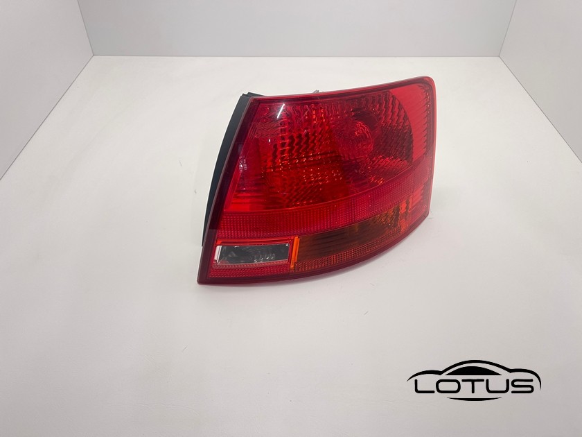 Desna štoplampa Audi A4 B7 KARAVAN 04-07