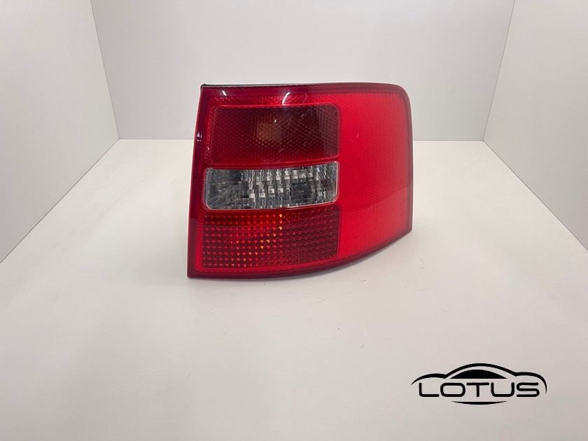Desna štoplampa Audi A6 KARAVAN 01-04