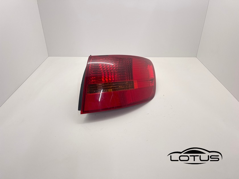 Desna štoplampa Audi A6 KARAVAN 04-08