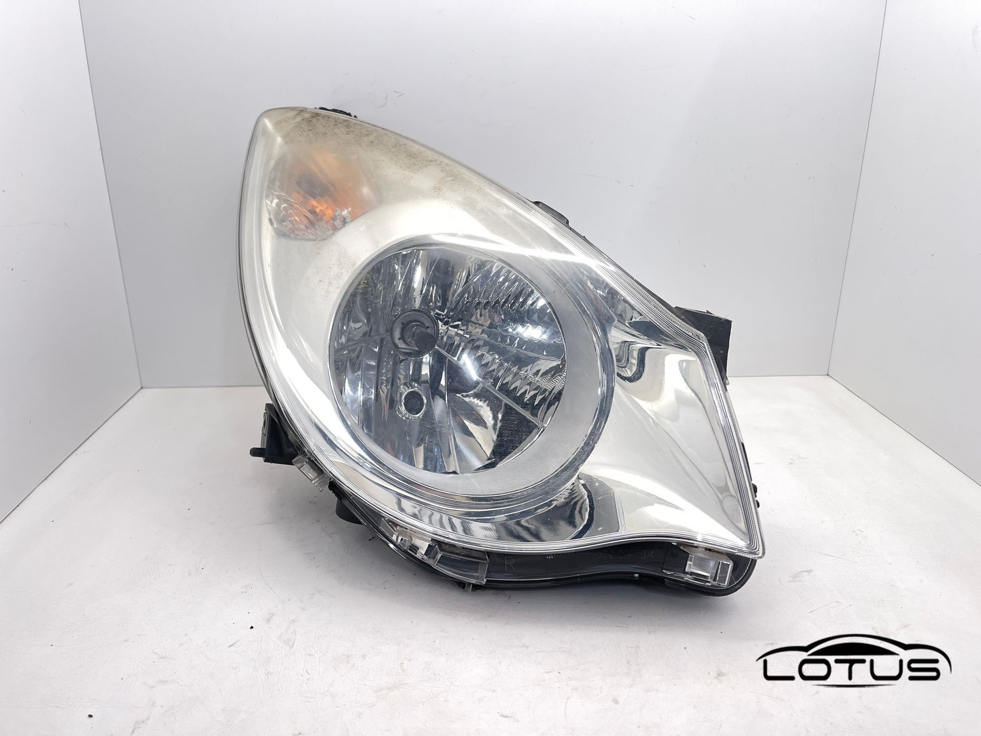 Desni far Opel AGILA 2008-2015