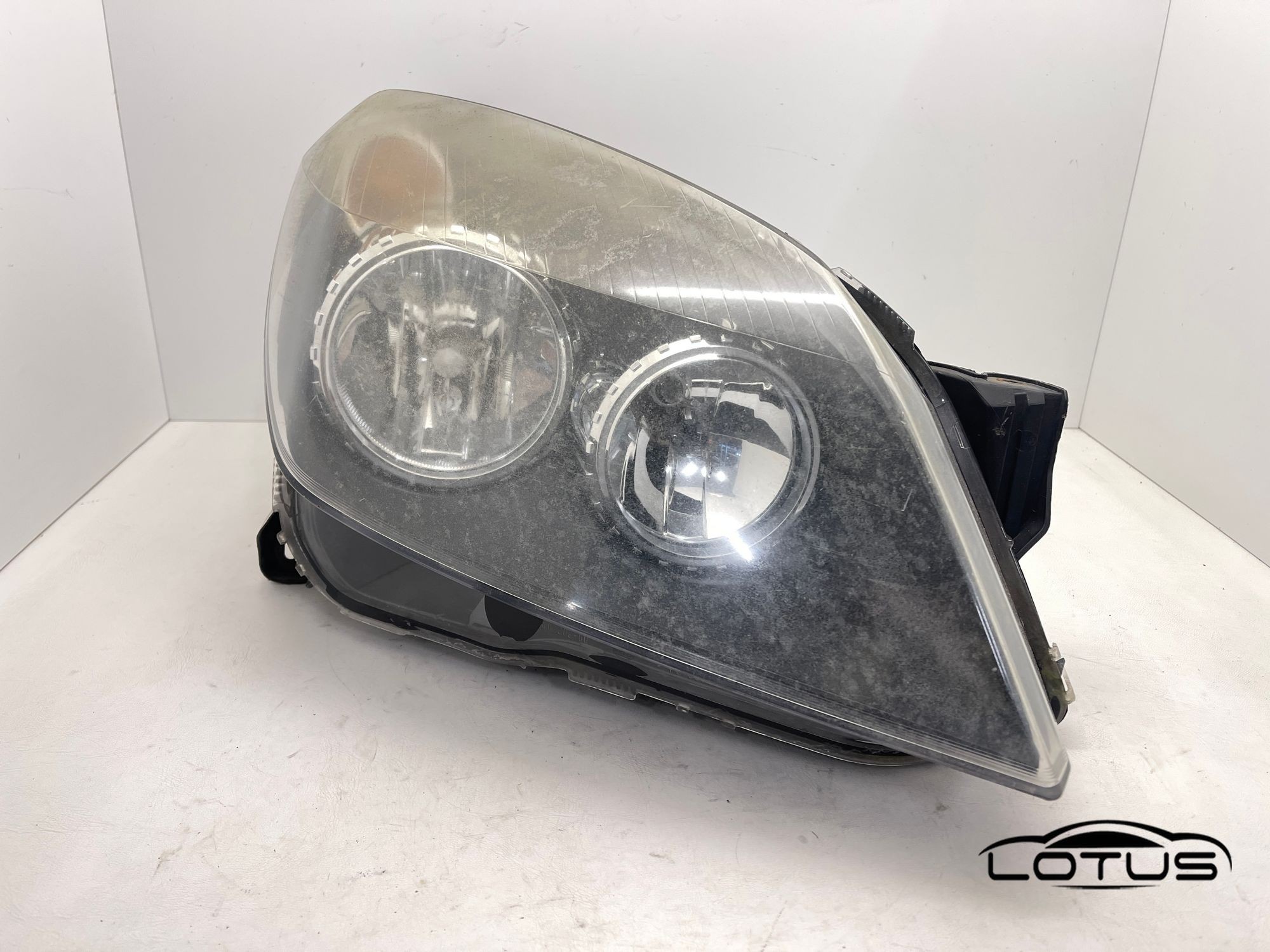 Desni far Opel ASTRA H 2004-2008
