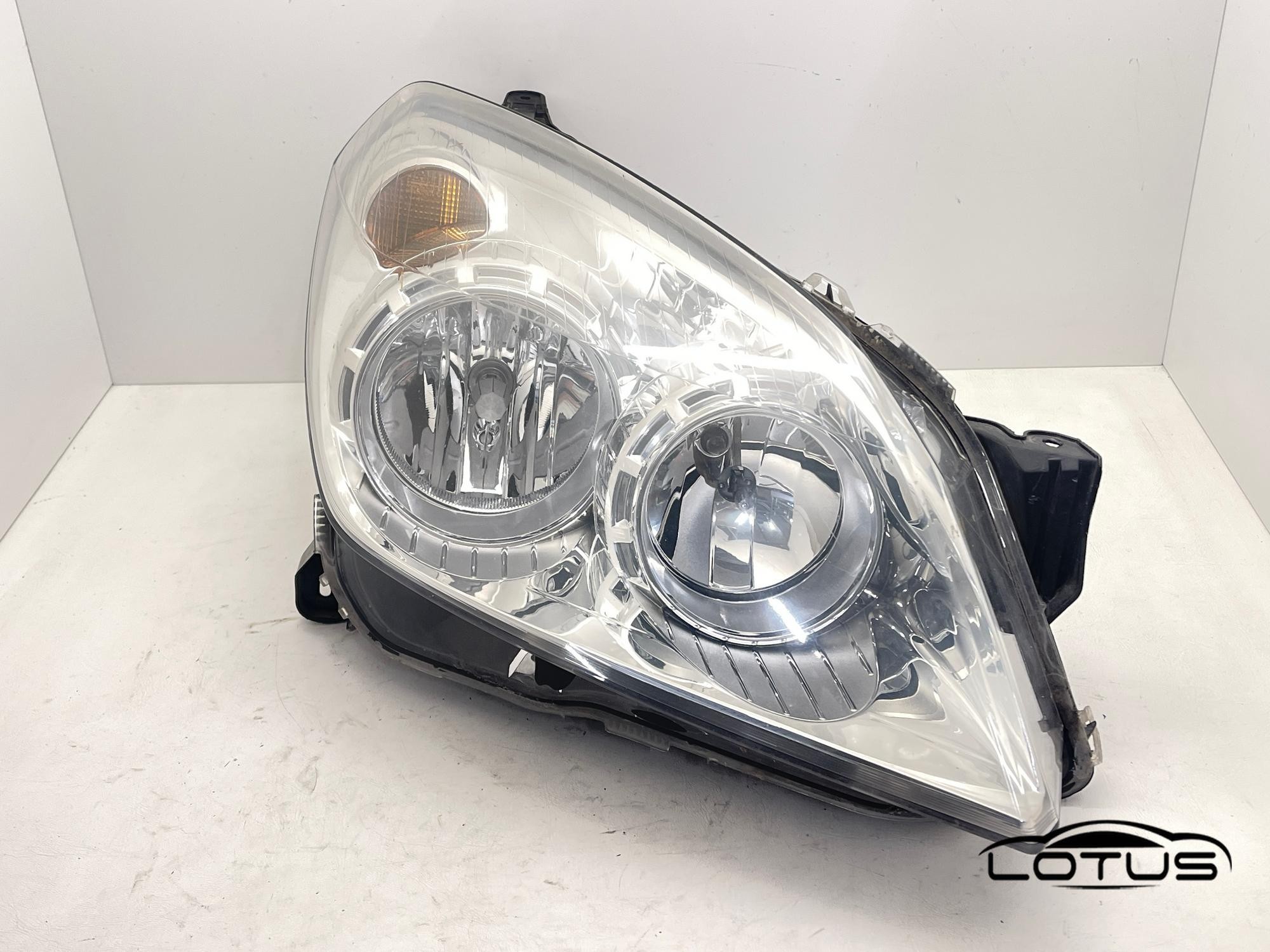 Desni far Opel ASTRA H 2004-2009