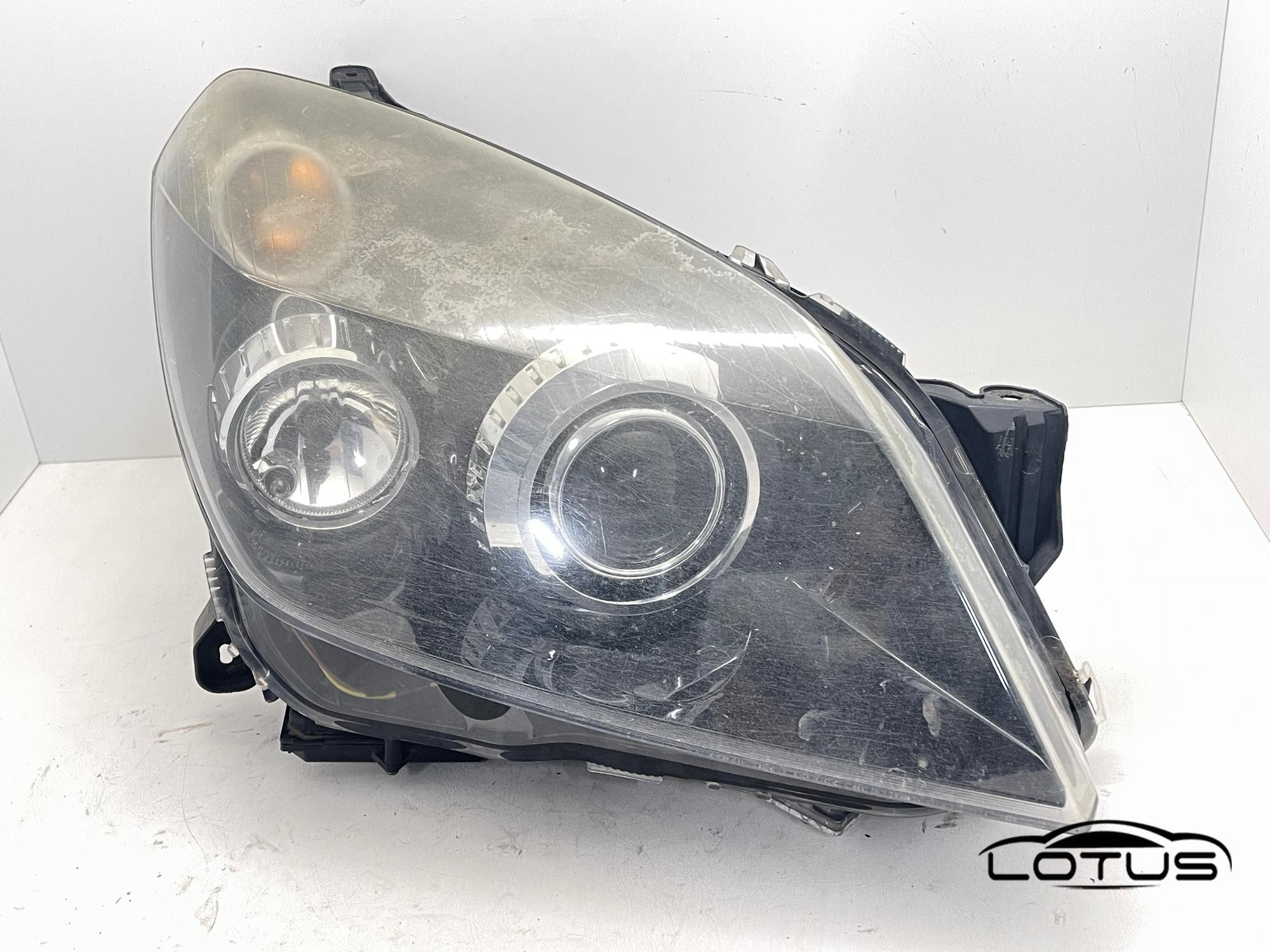 Desni far Opel ASTRA H 2004-2009 XENON