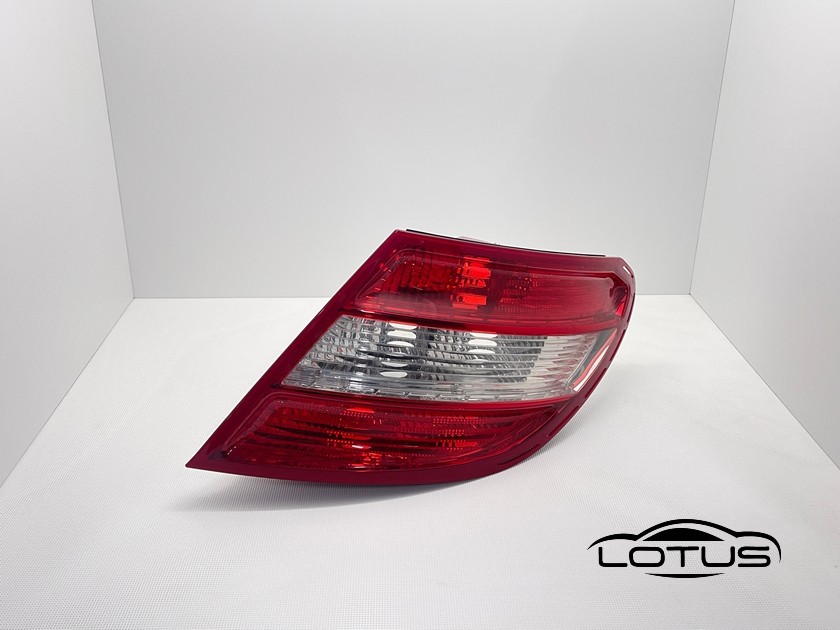 Desna štoplampa Mercedes C KLASA W204 07-11
