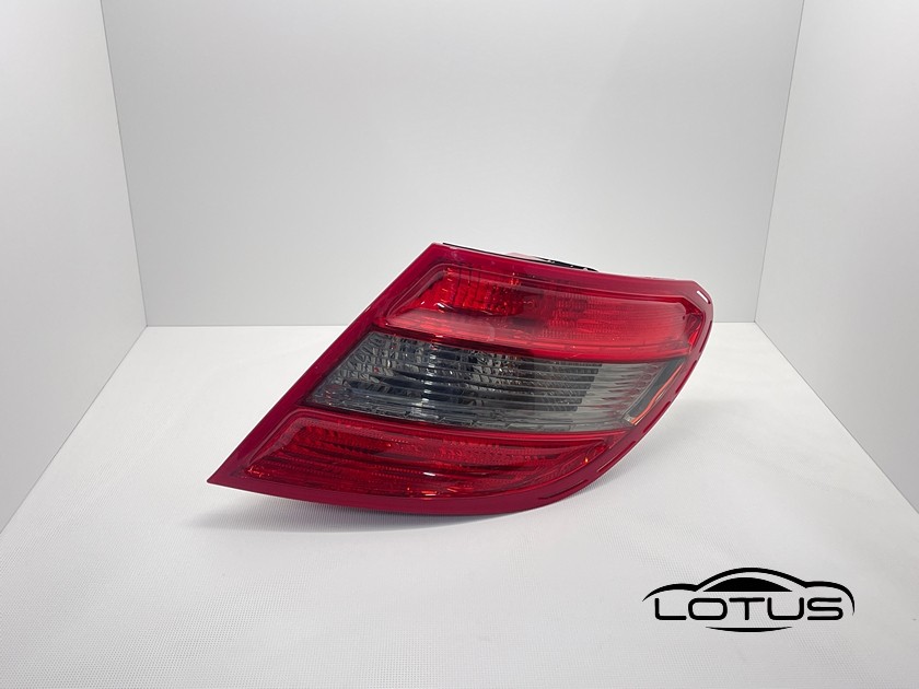 Desna štoplampa Mercedes C KLASA W204 07-11