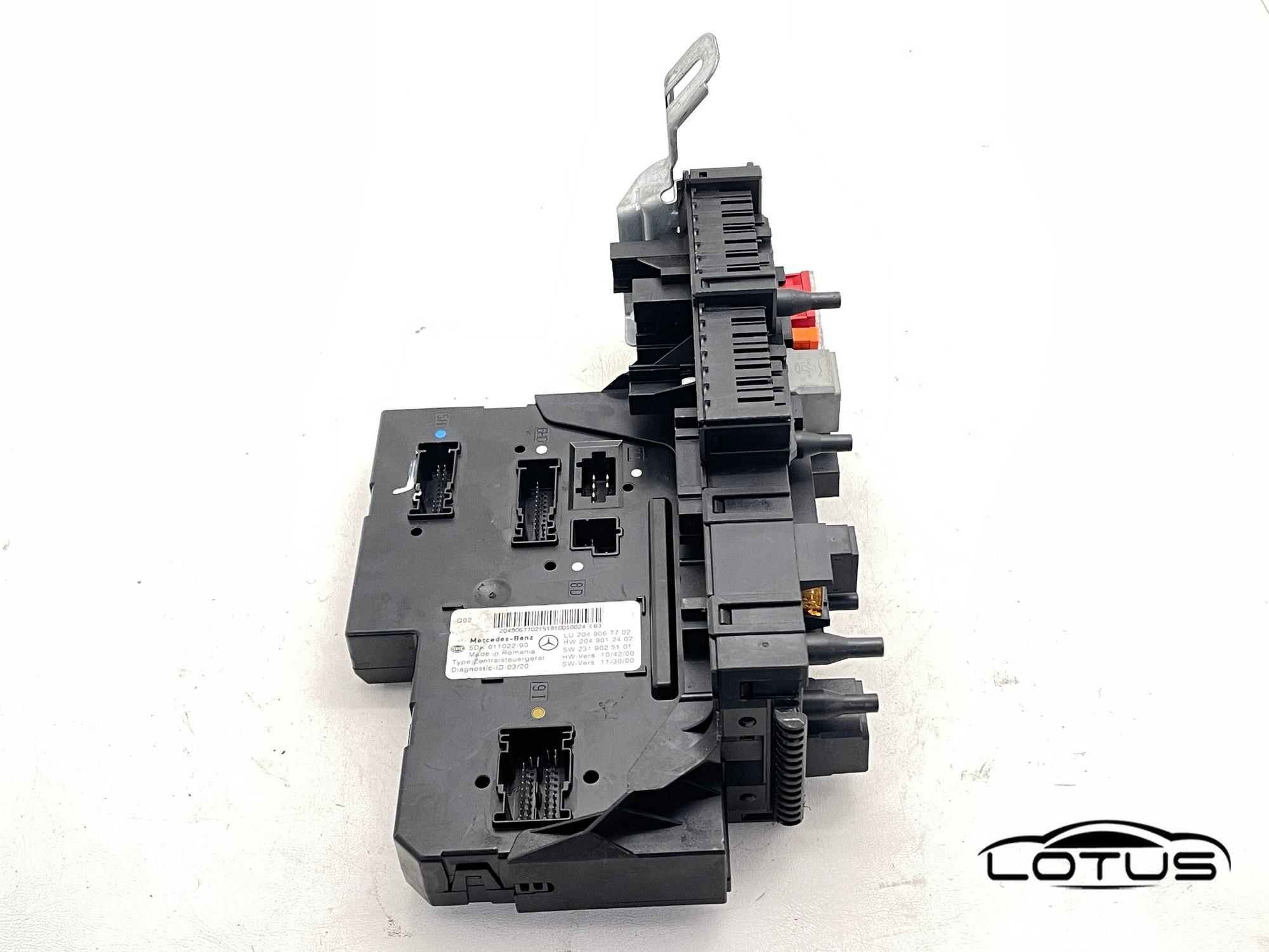 Kutija osigurača Mercedes C KLASA W204 2049067702