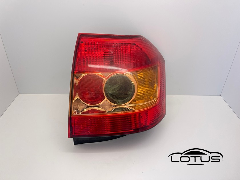 Desna štoplampa Toyota COROLLA 04-07
