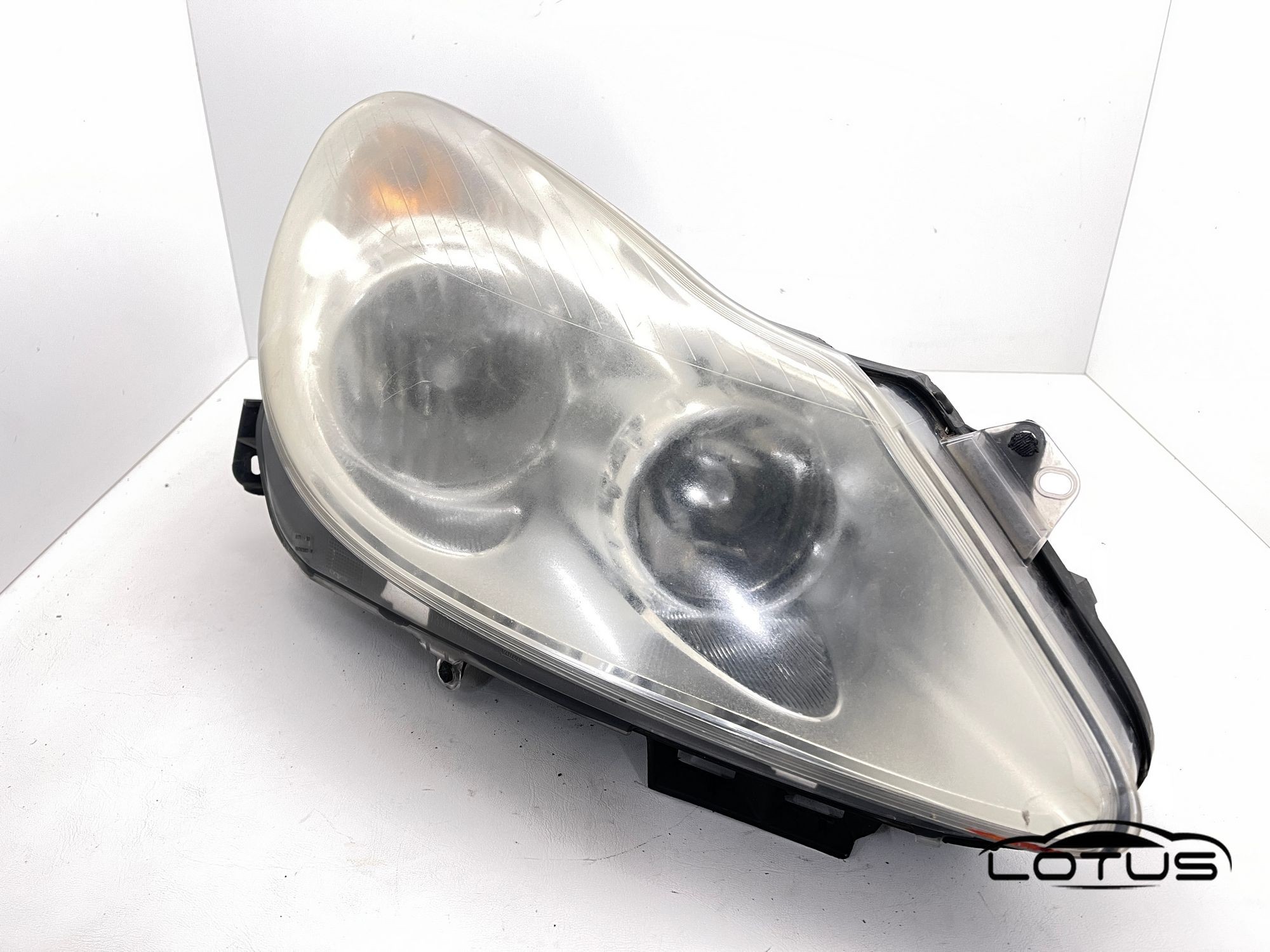 Desni far, farovi Opel CORSA D 2006-2012