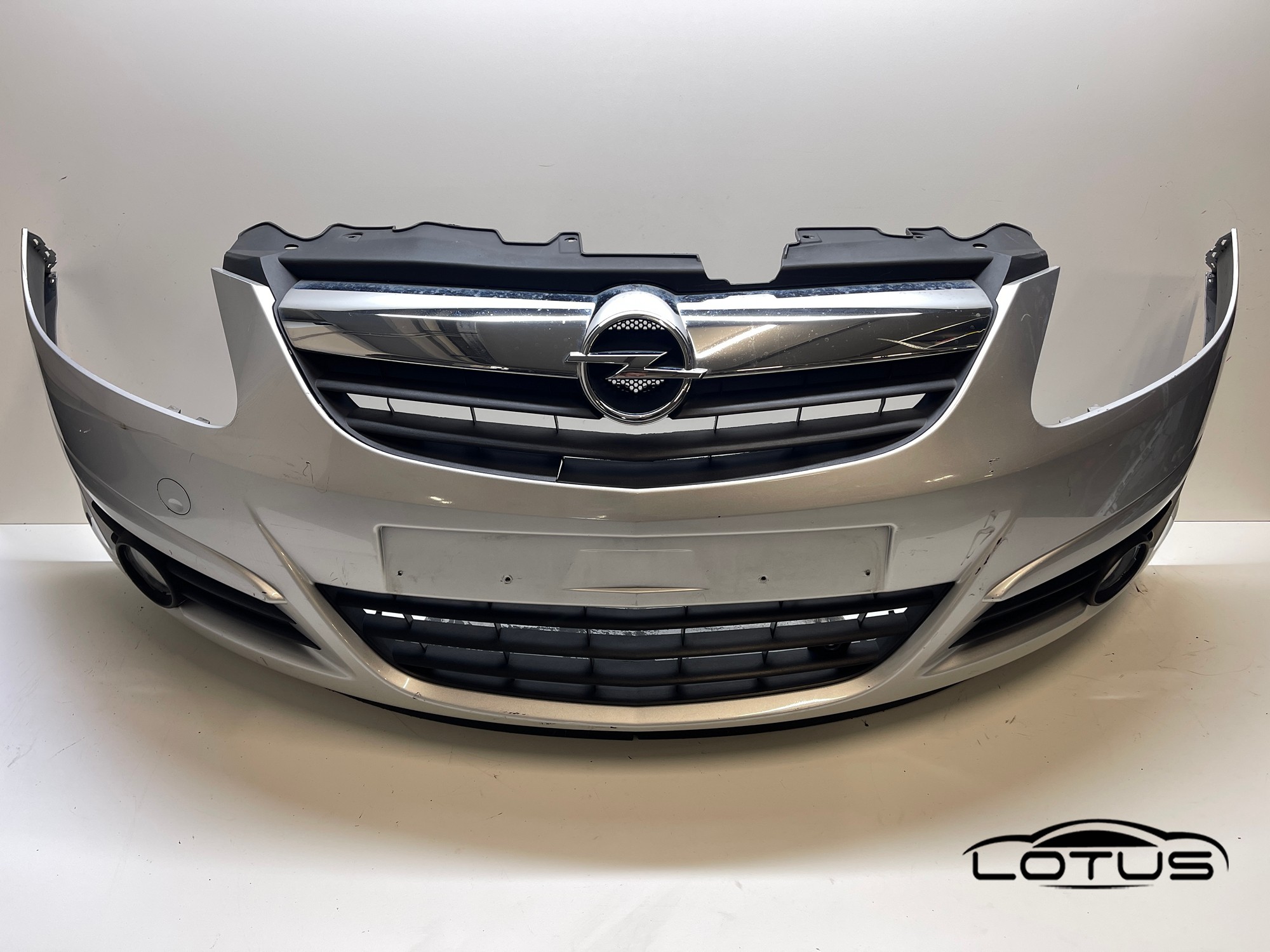 Prednji branik Opel CORSA D 2006-2011
