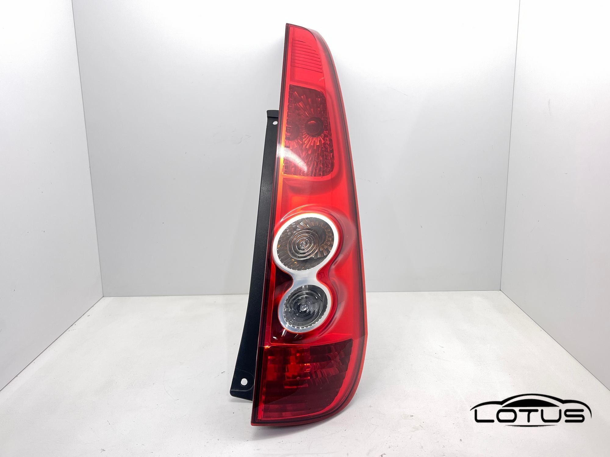 Desna štoplampa Ford FIESTA 2005-2008 4V