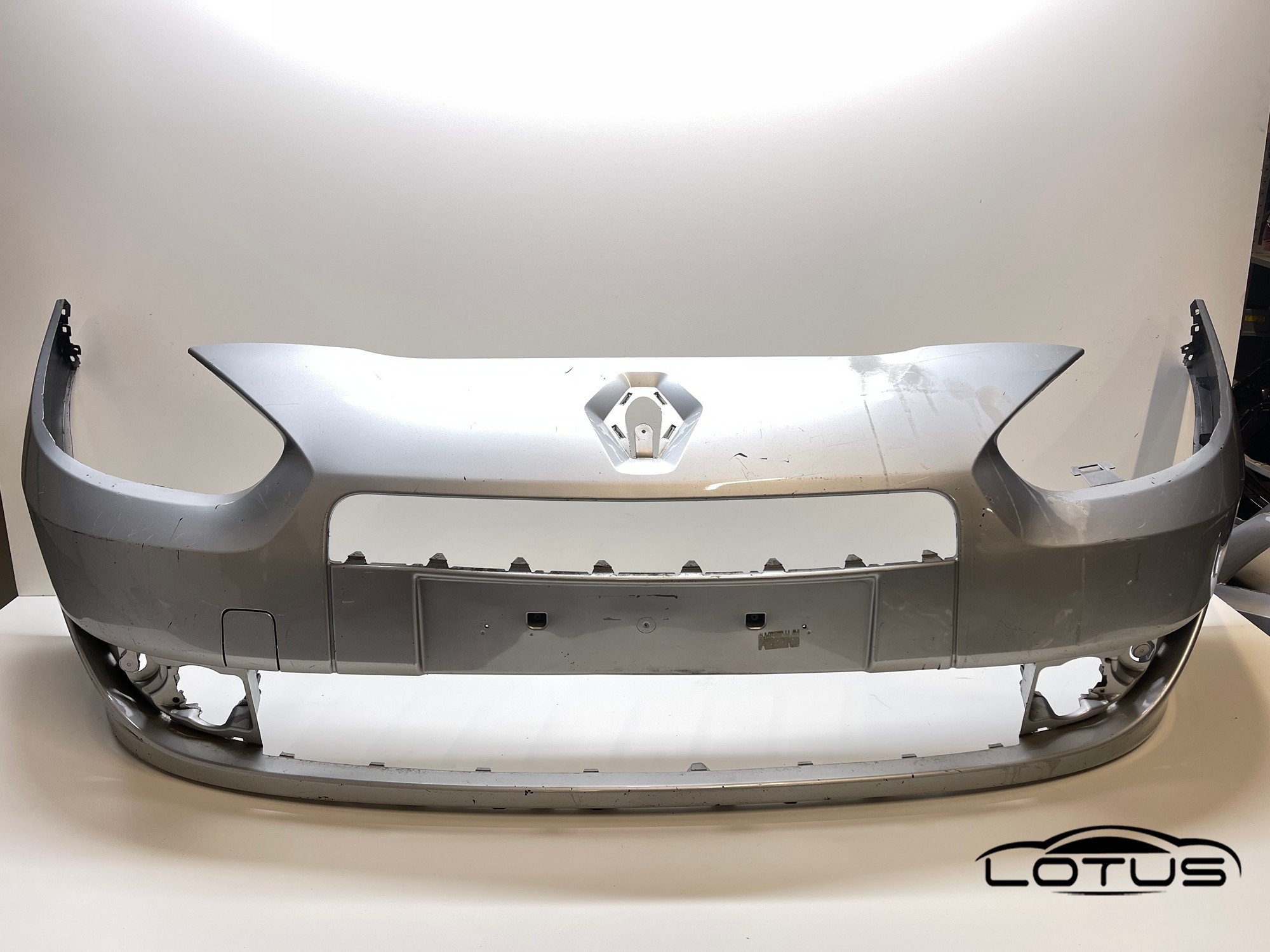 Prednji branik Renault FLUENCE 2009-2013
