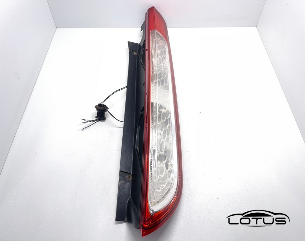 Desna štoplampa Ford FOCUS 2008-2011