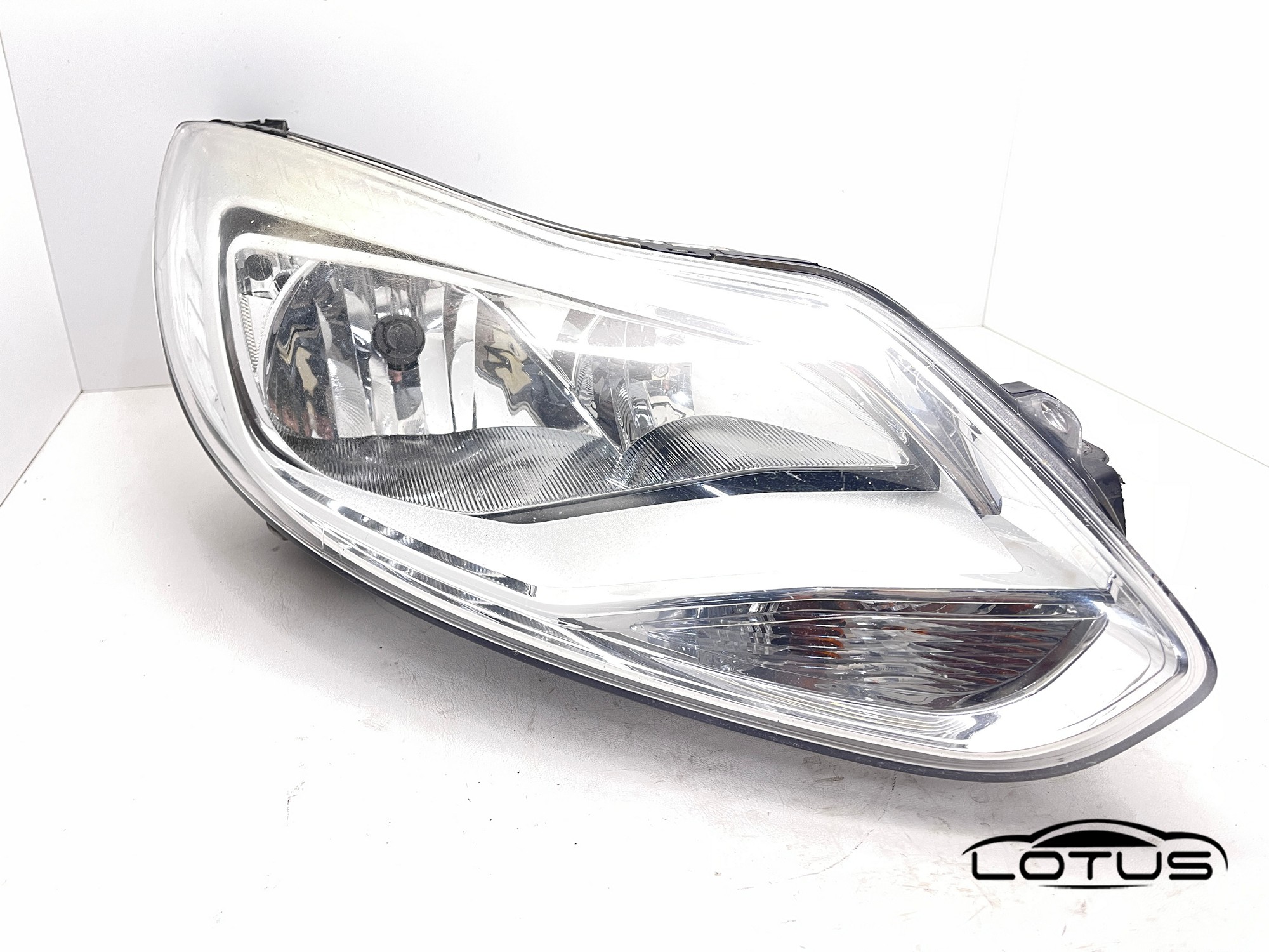Desni far Ford FOCUS 2011-2015