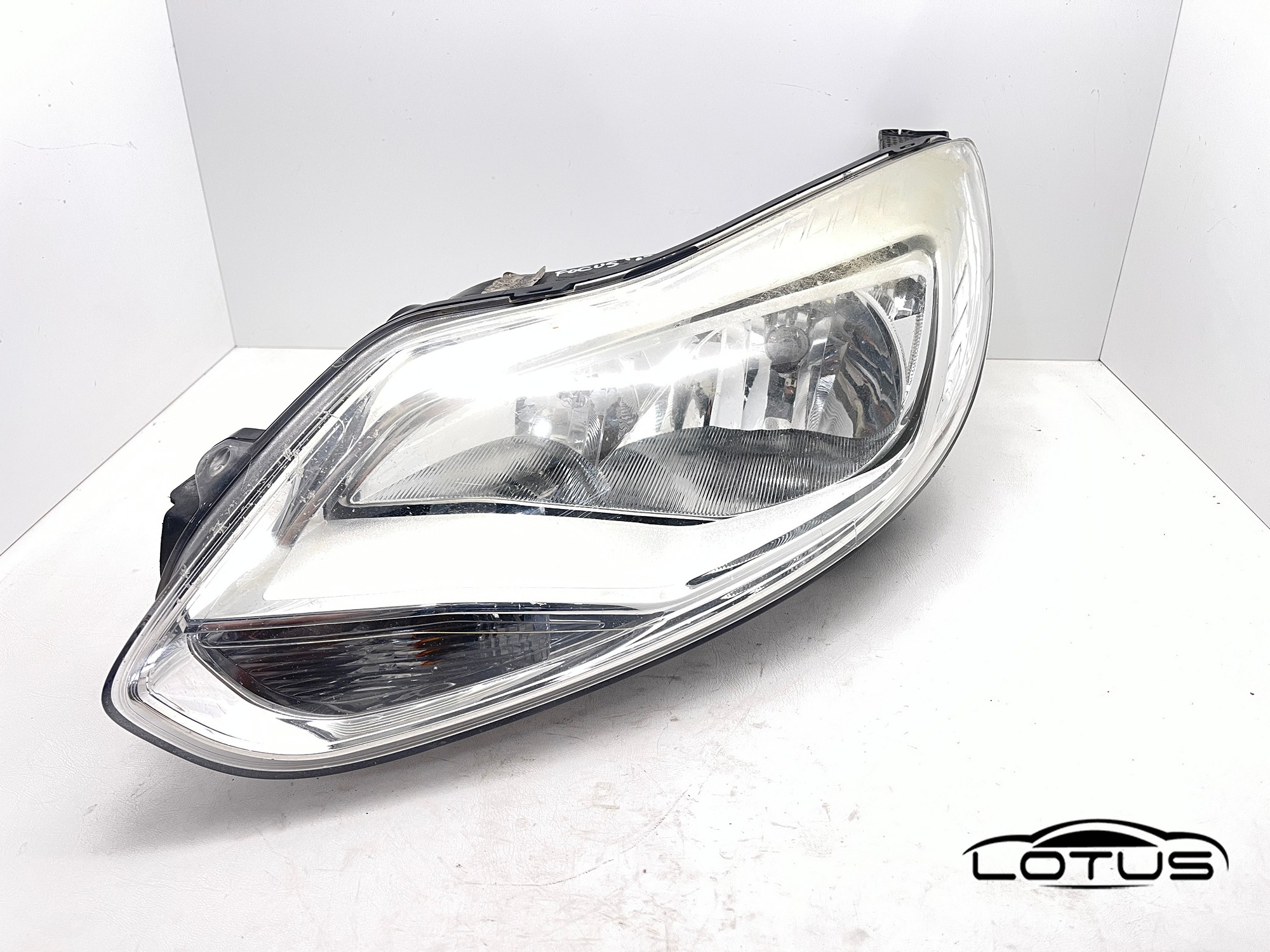 Lijevi far Ford FOCUS 2011-2015