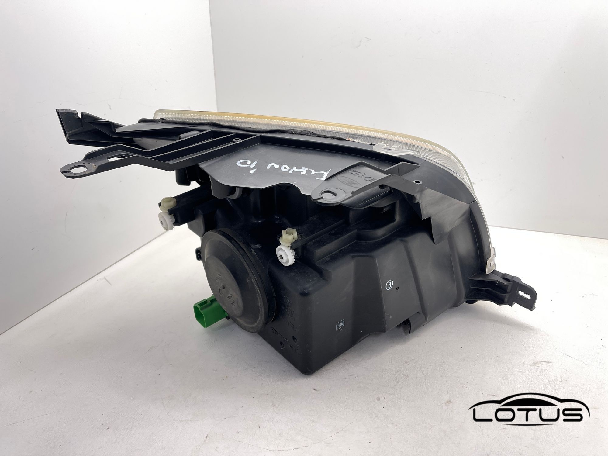Lijevi far Ford FUSION 2005-2012