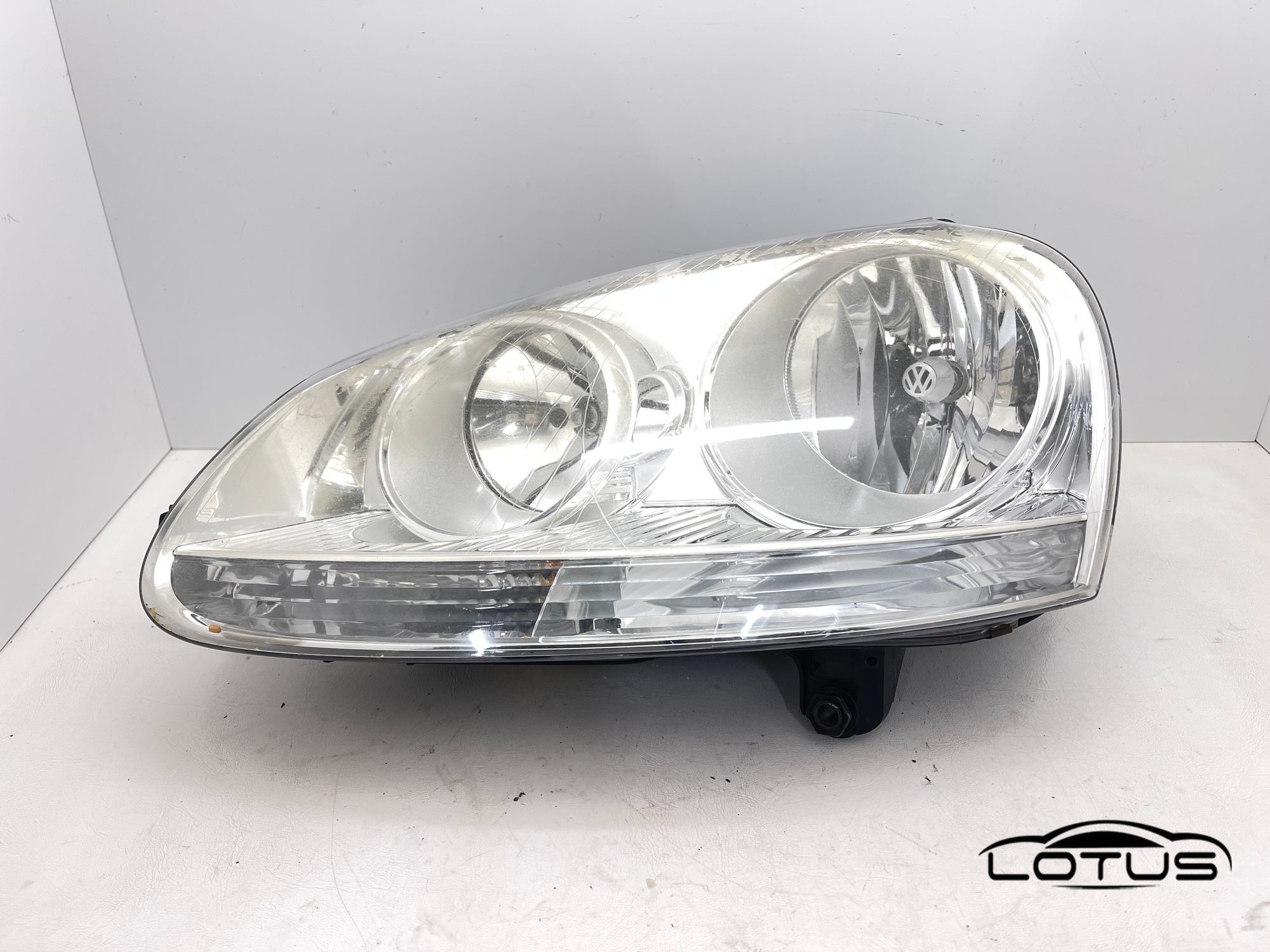 Lijevi far VW GOLF 5 2003-2008