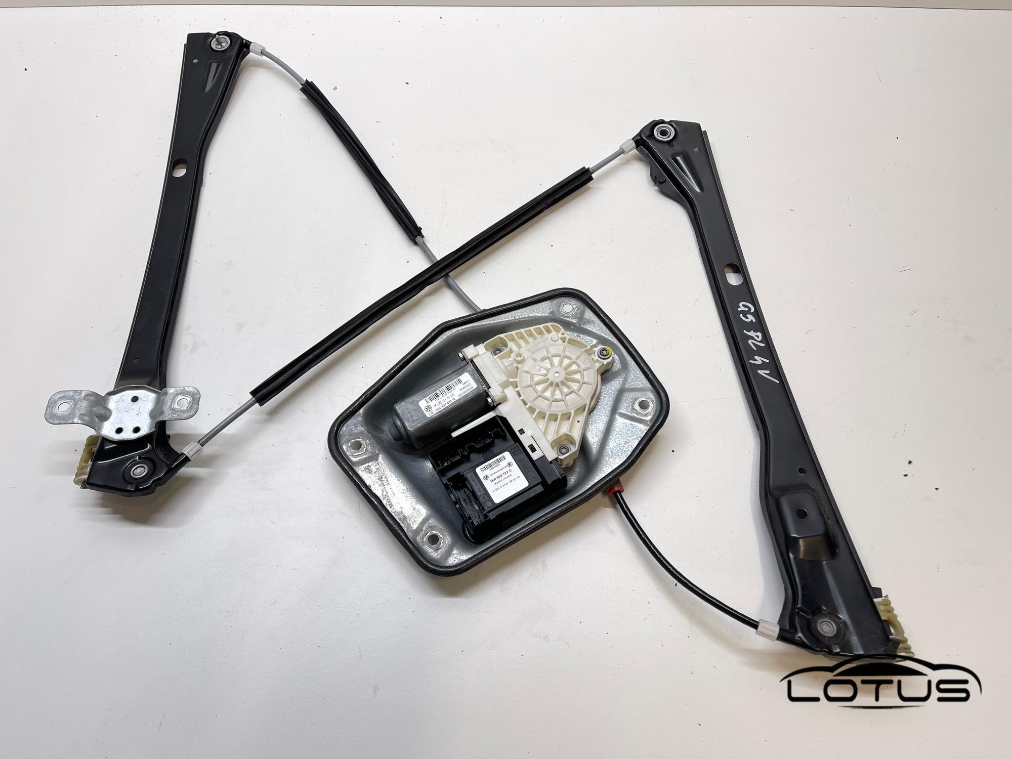 Prednji lijevi podizac stakla 4V VW GOLF 5 2003-2008