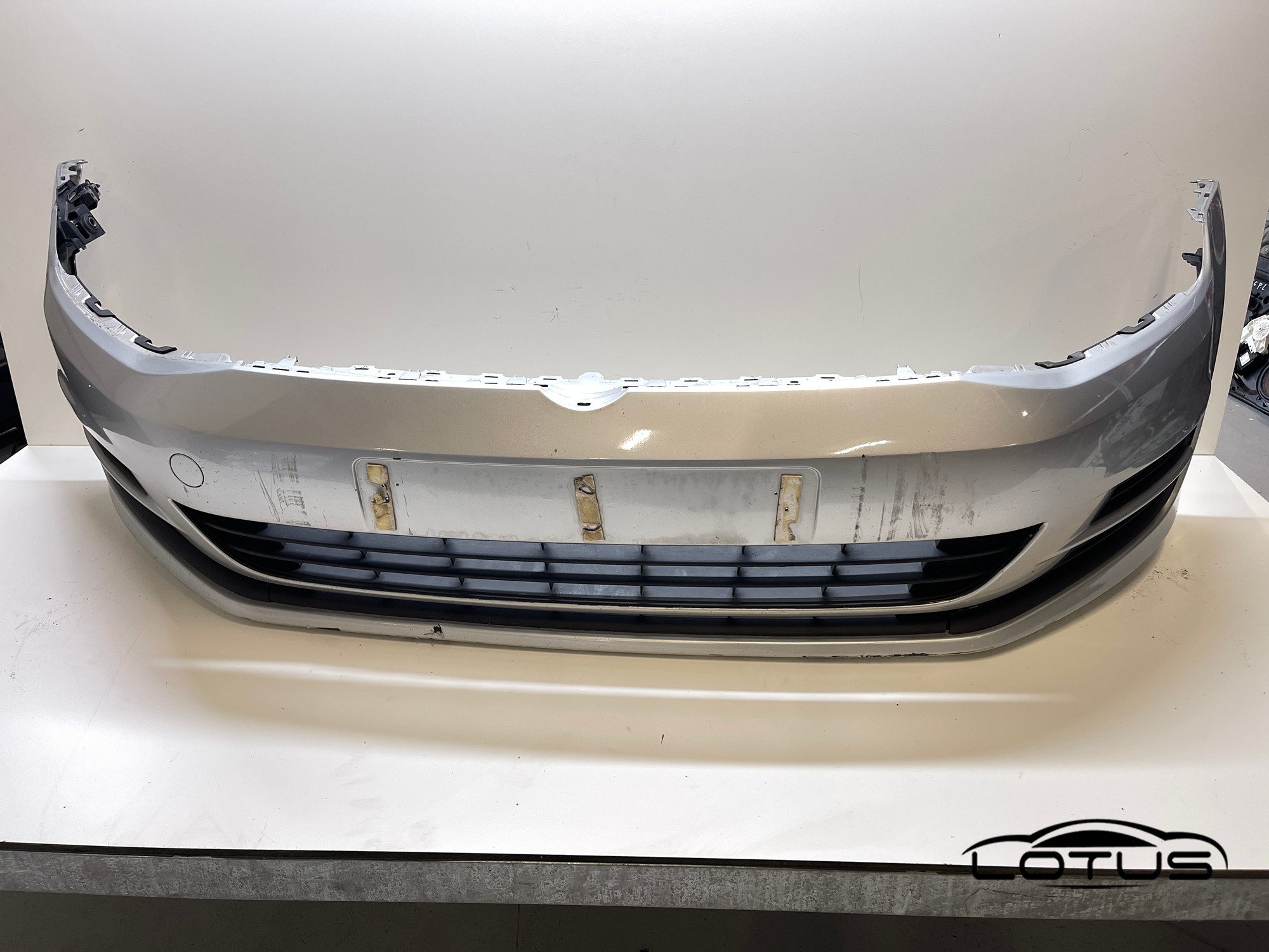 Prednji branik VW GOLF 7 2013-2016