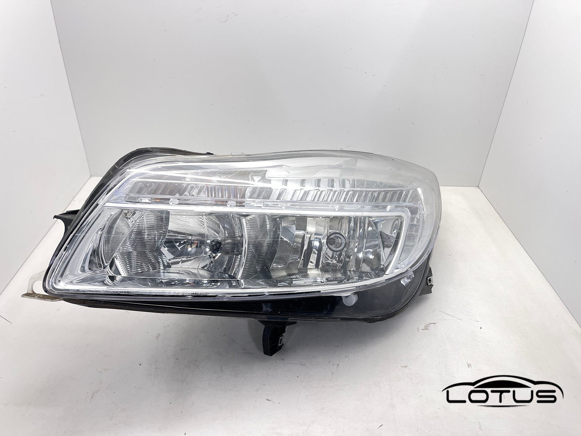 Lijevi far Opel INSIGNIA A 2008-2013
