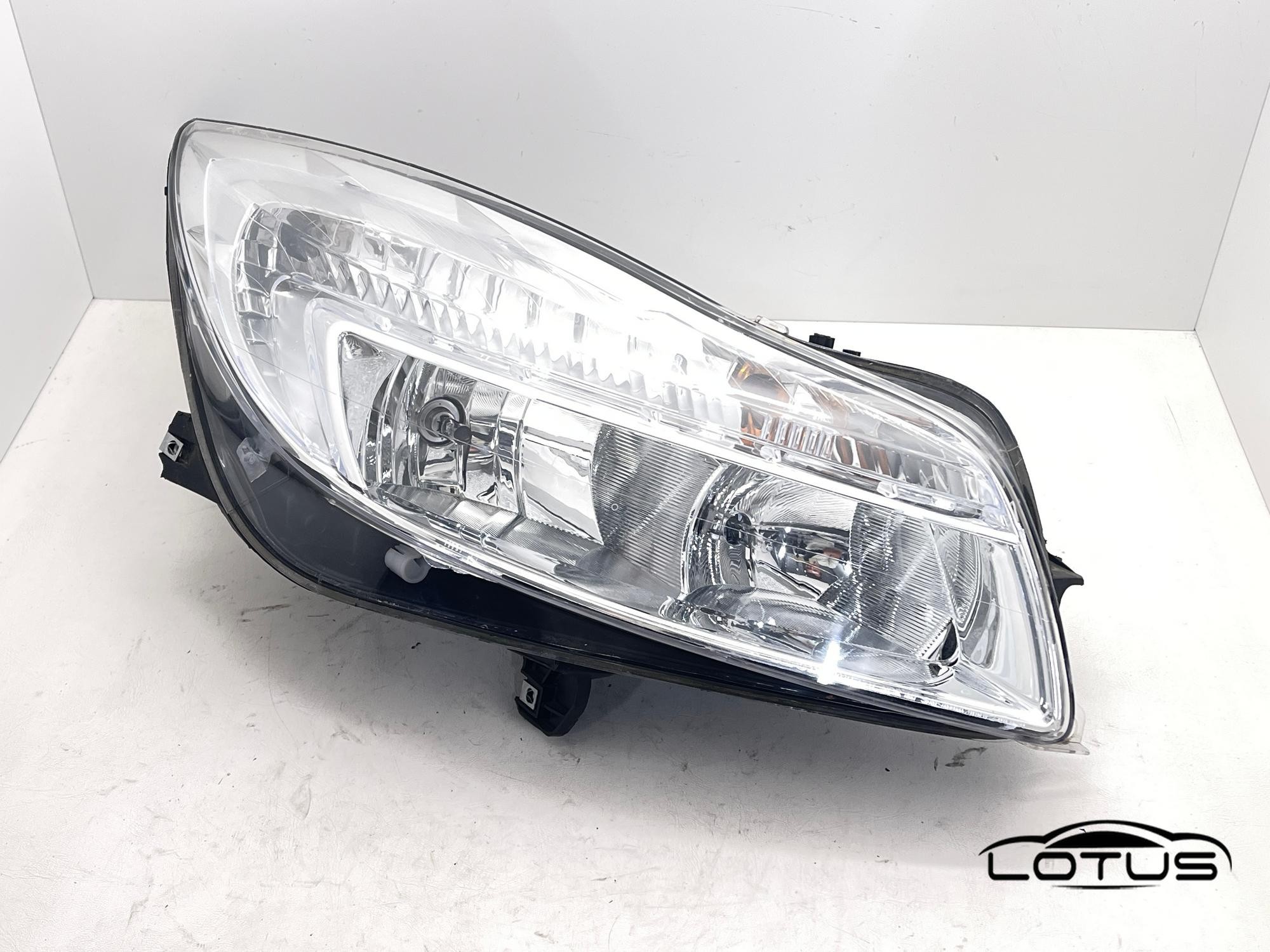 Desni far Opel INSIGNIA 2008-2013
