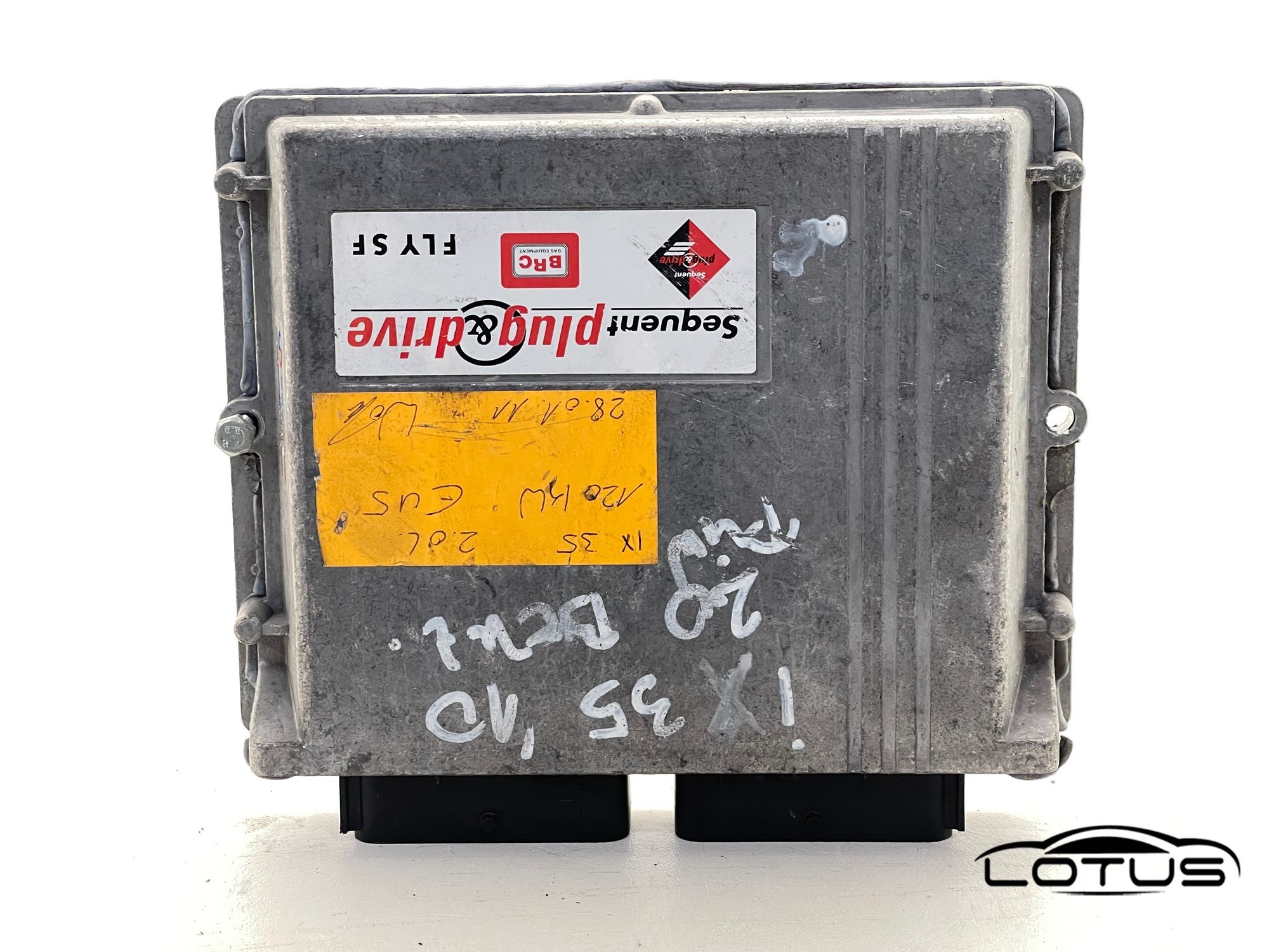 Kompjuter motora ECU Hyundai IX35 2.0 16V 67R011002