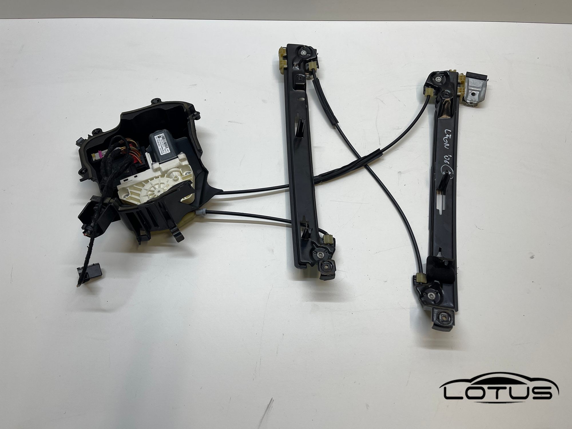 Prednji desni podizac stakla 4V Seat LEON 2004-2009