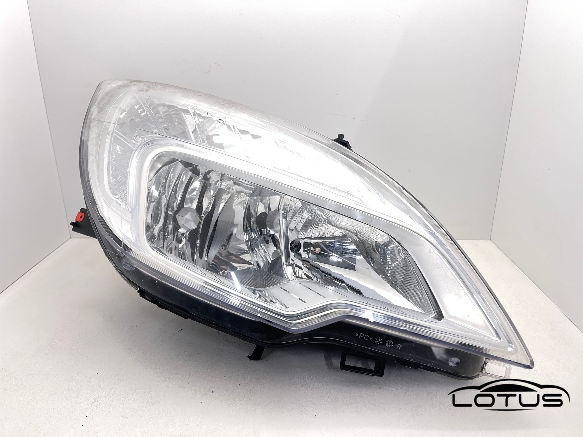 Desni far, farovi Opel MERIVA B 2010-2017