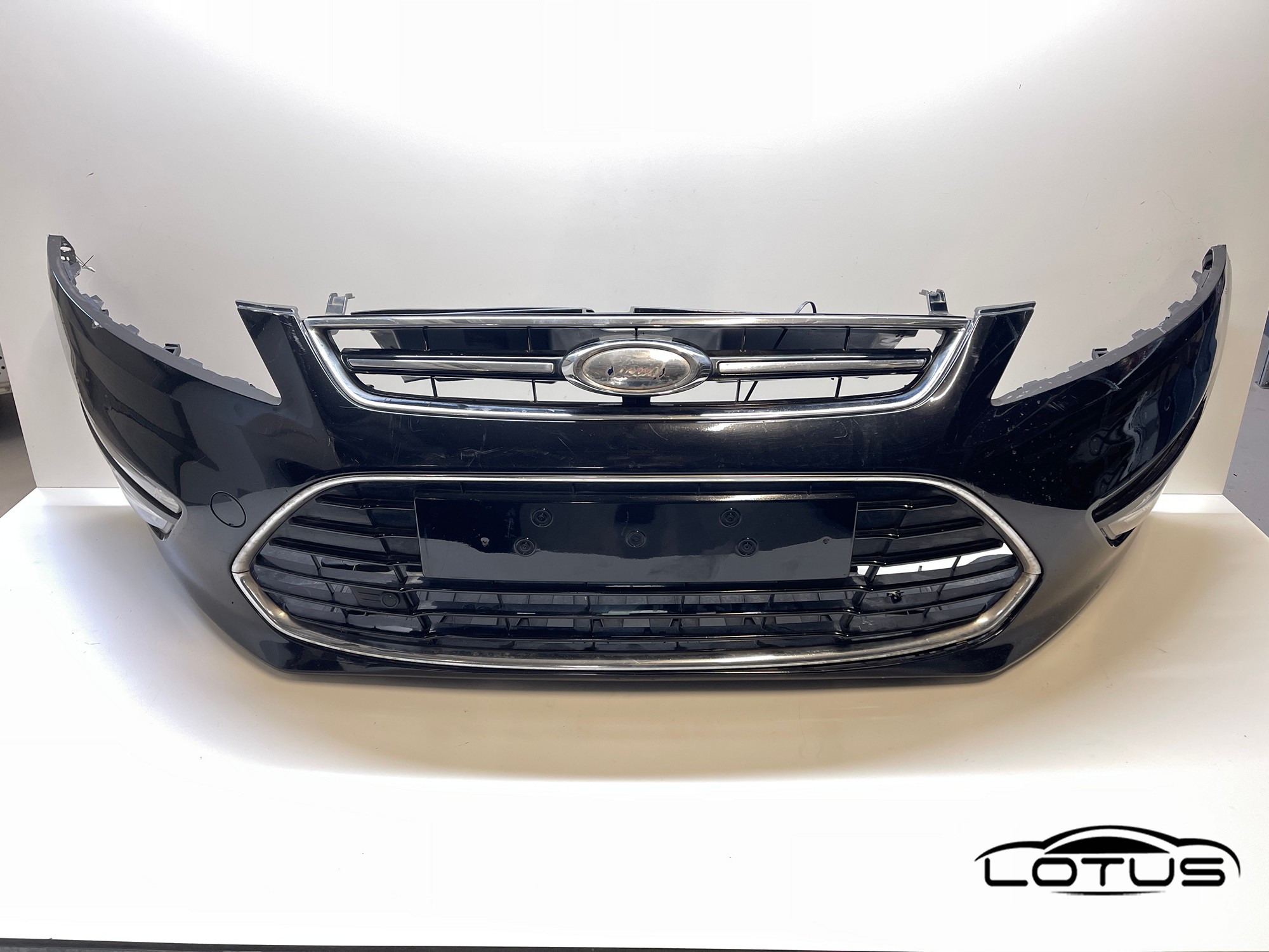 Prednji branik Ford MONDEO MK4 2010-2015