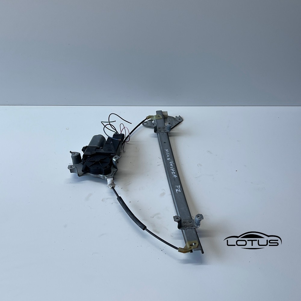 Prednji desni podizac stakla 4V Nissan Navara 2005-09