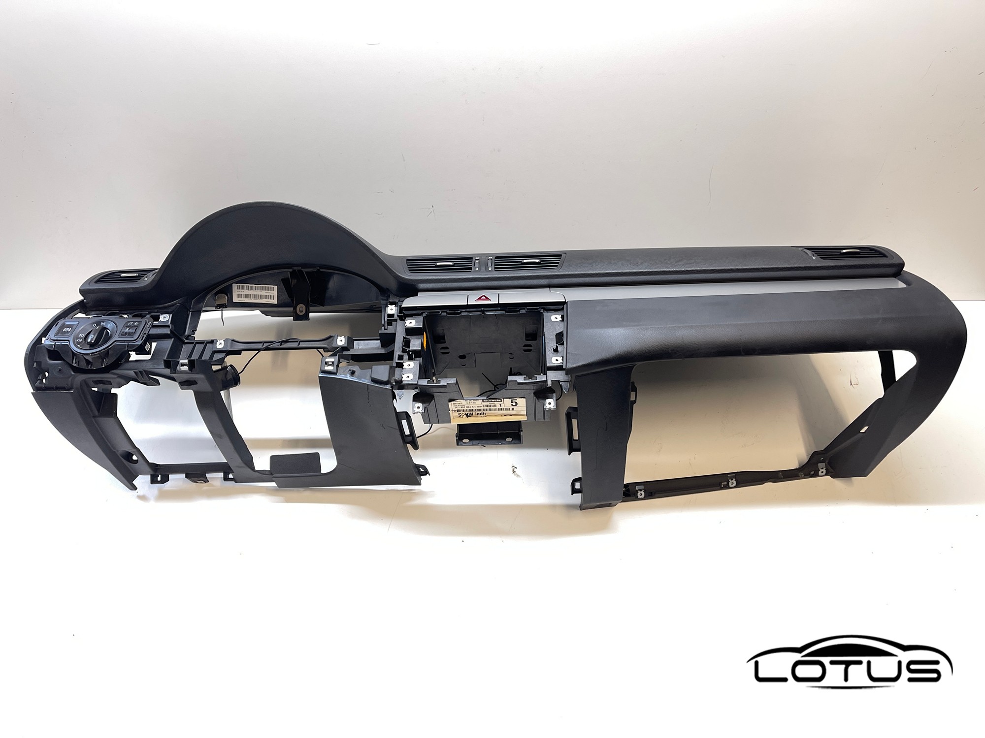 Instrument tabla VW PASSAT 6 2005-2010 CRNA