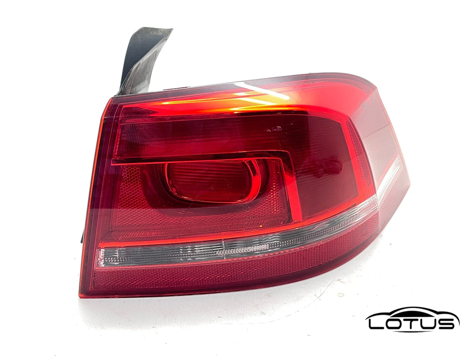 Desna štop lampa VW PASSAT 7 2010-2015 LIMUZINA