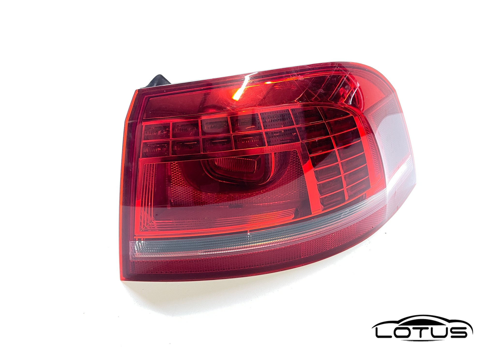 Desna štop lampa VW PASSAT 7 KARAVAN 2010-2014 LED