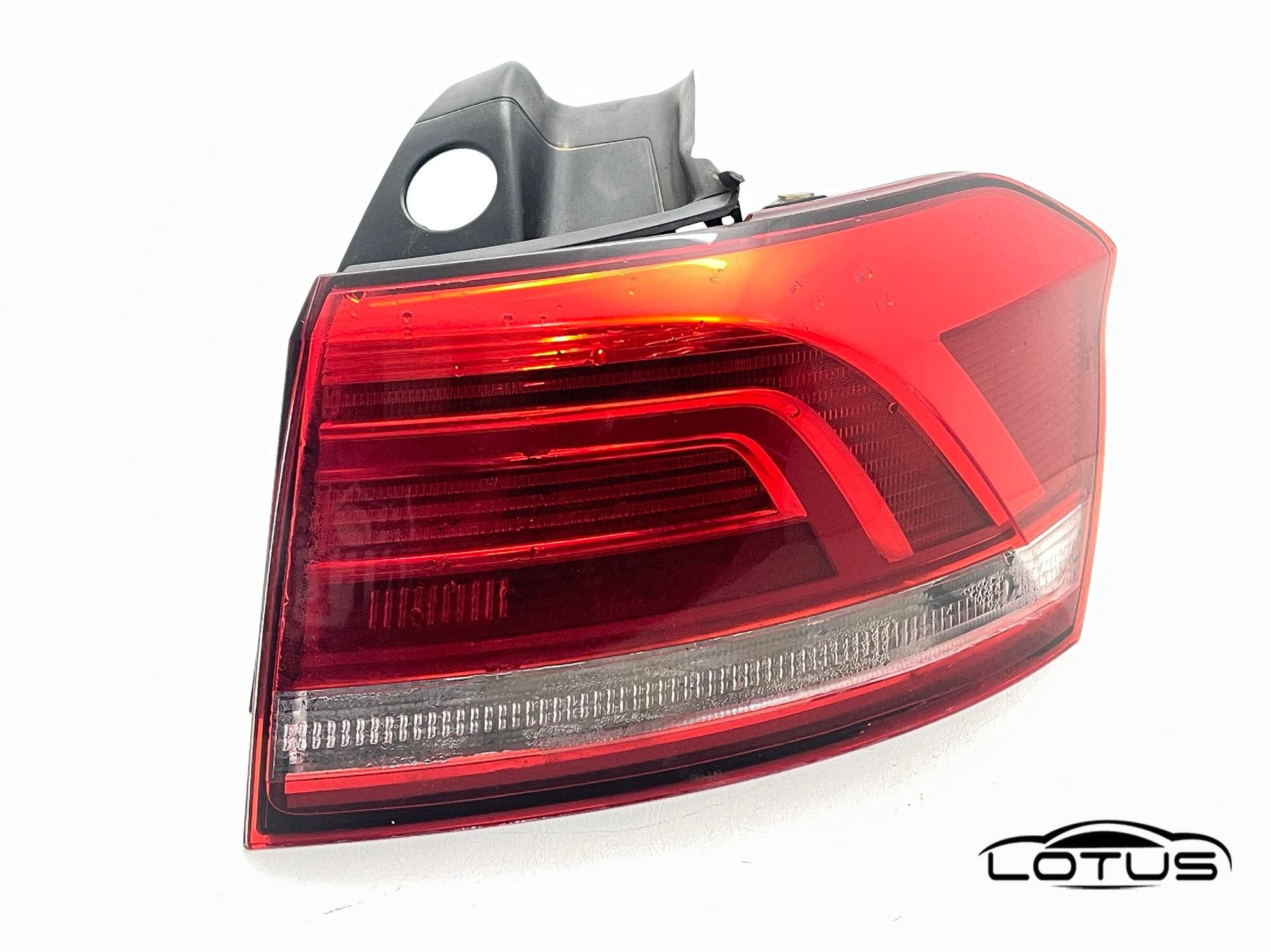 Desna štop lampa VW PASSAT 8 2014-2019 KARAVAN