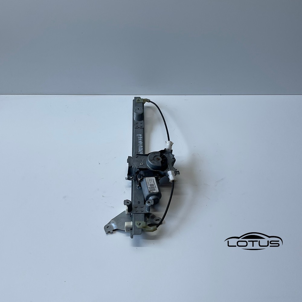 Zadnji desni podizac stakla Nissan Pathfinder 2004-10