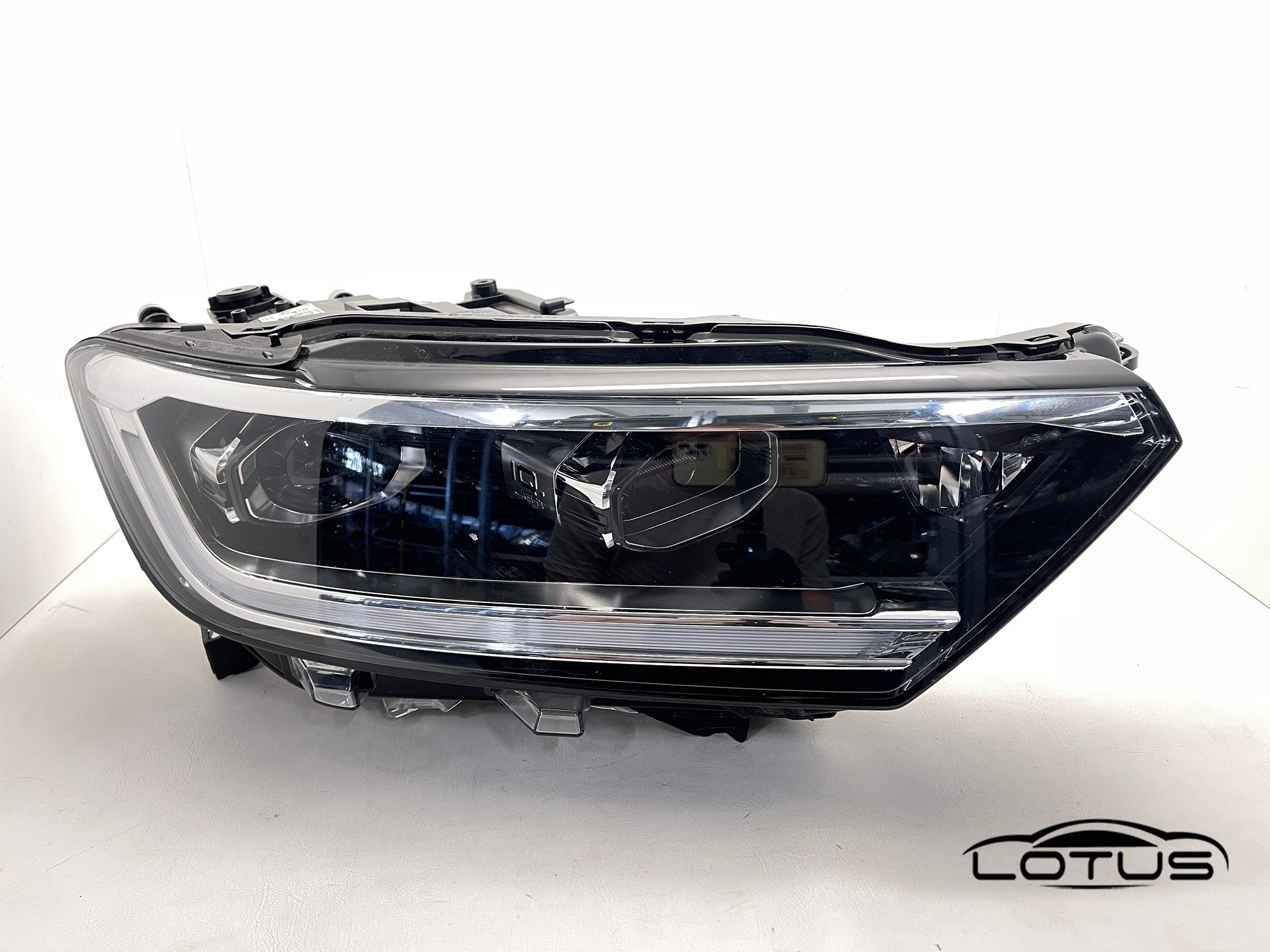 Desni far VW T-ROC 2017-2021 IQ LIGHT