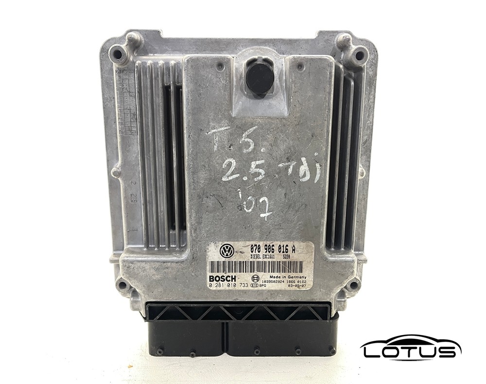 Kompjuter motora ECU VW T5 2.5 TDI 070906016A