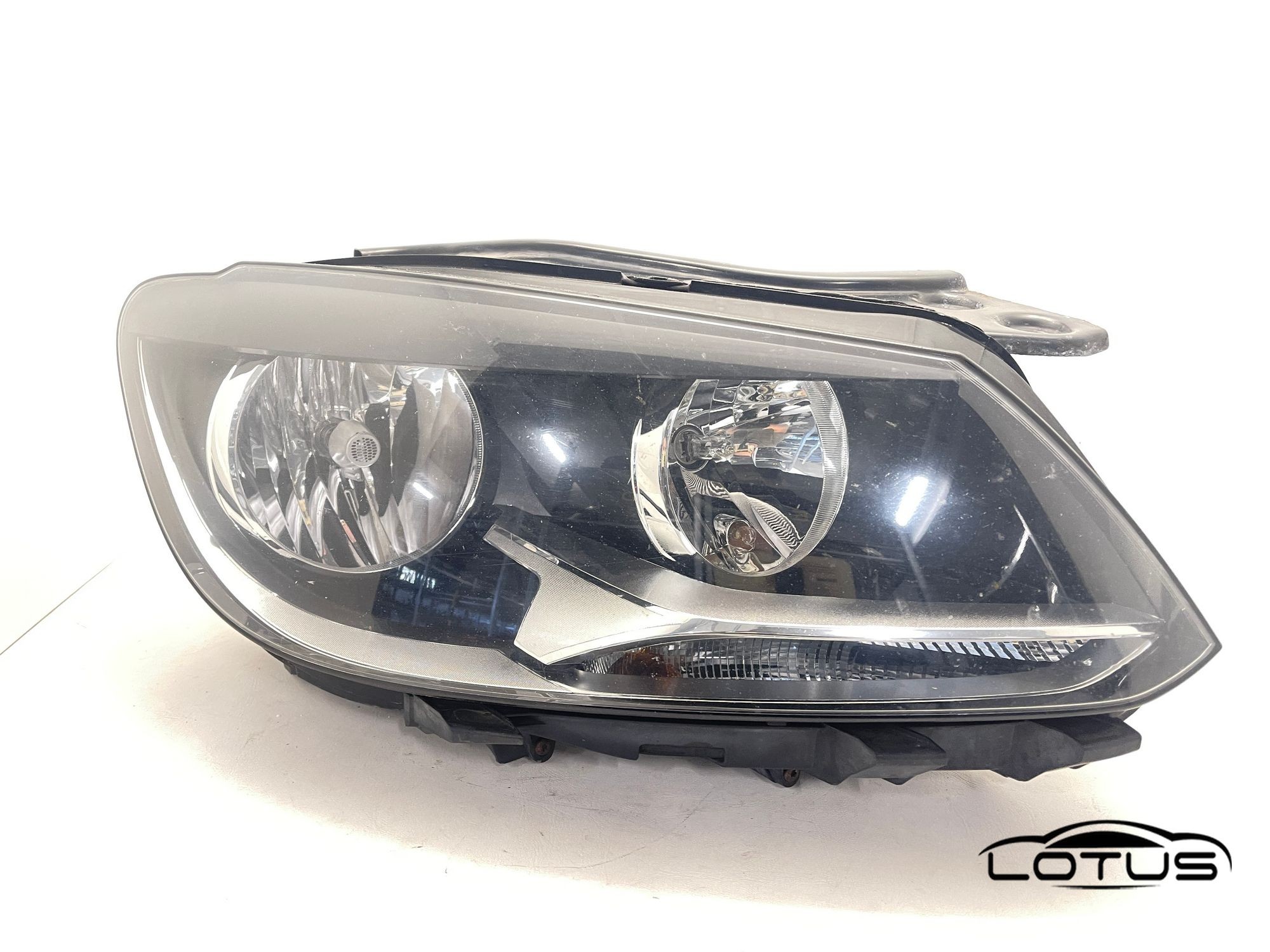 Desni far VW TOURAN 2010-2015