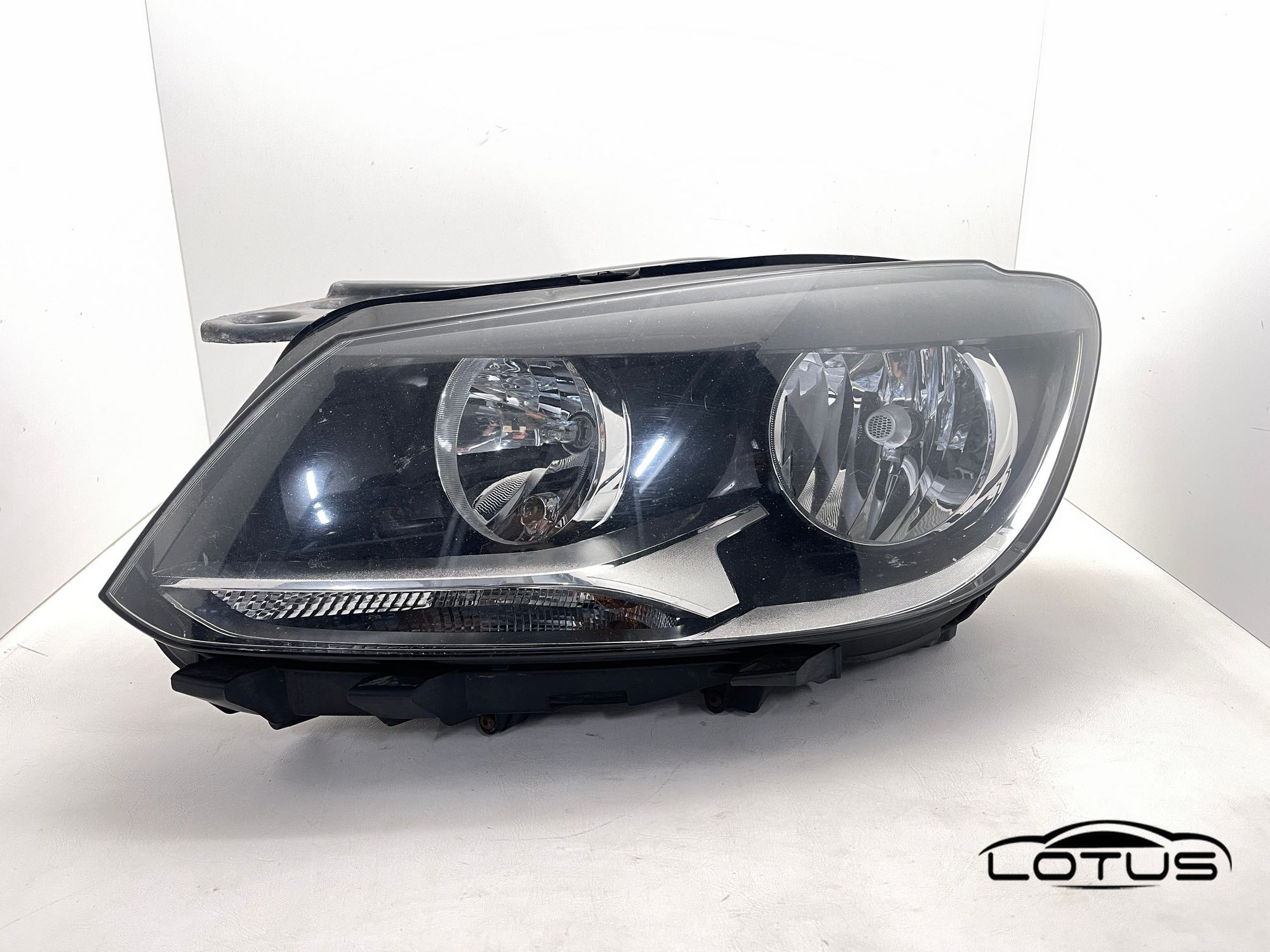 Lijevi far VW TOURAN 2010-2015