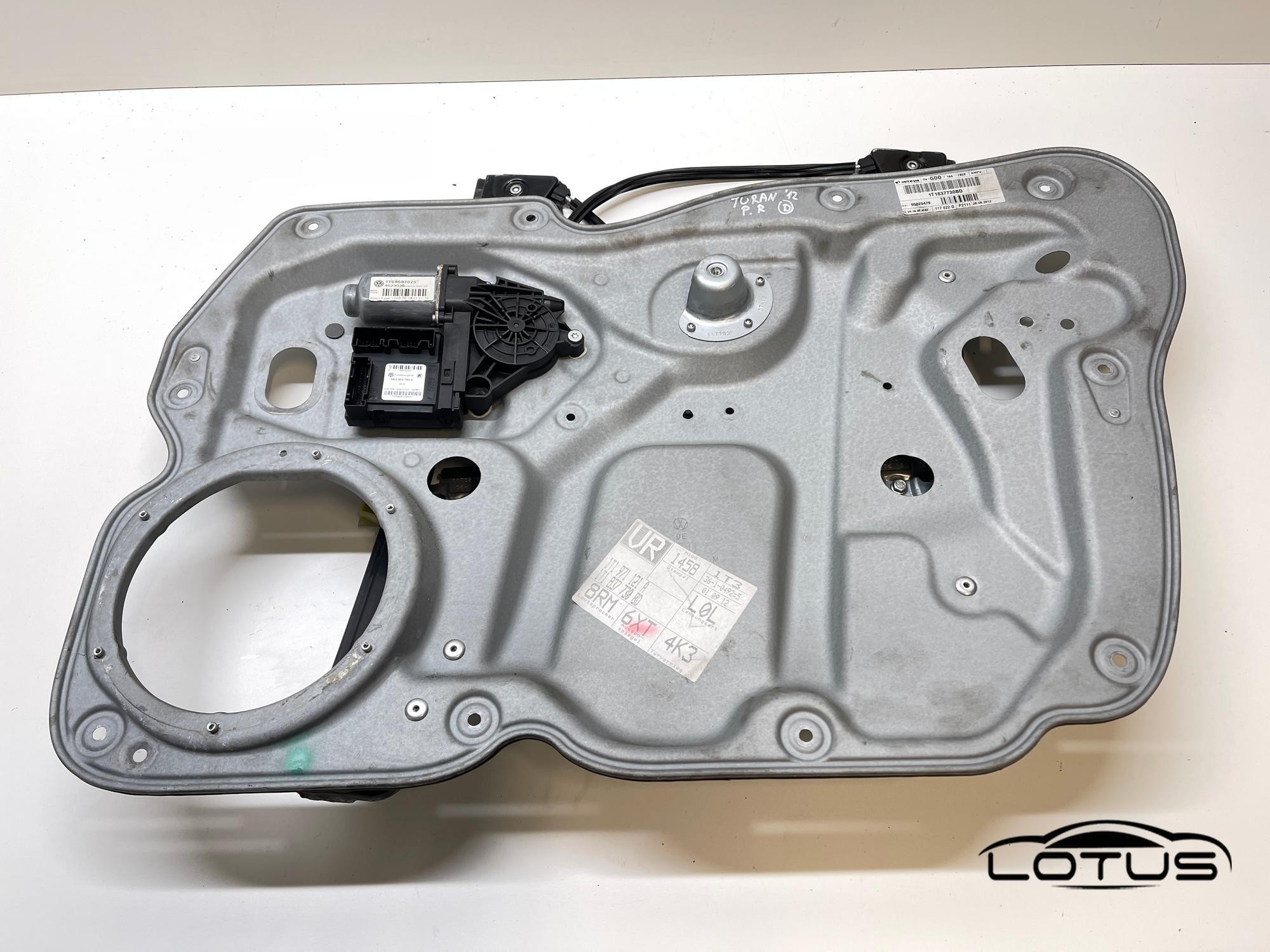 Prednji desni podizac stakla 4V VW TOURAN 2010-2015
