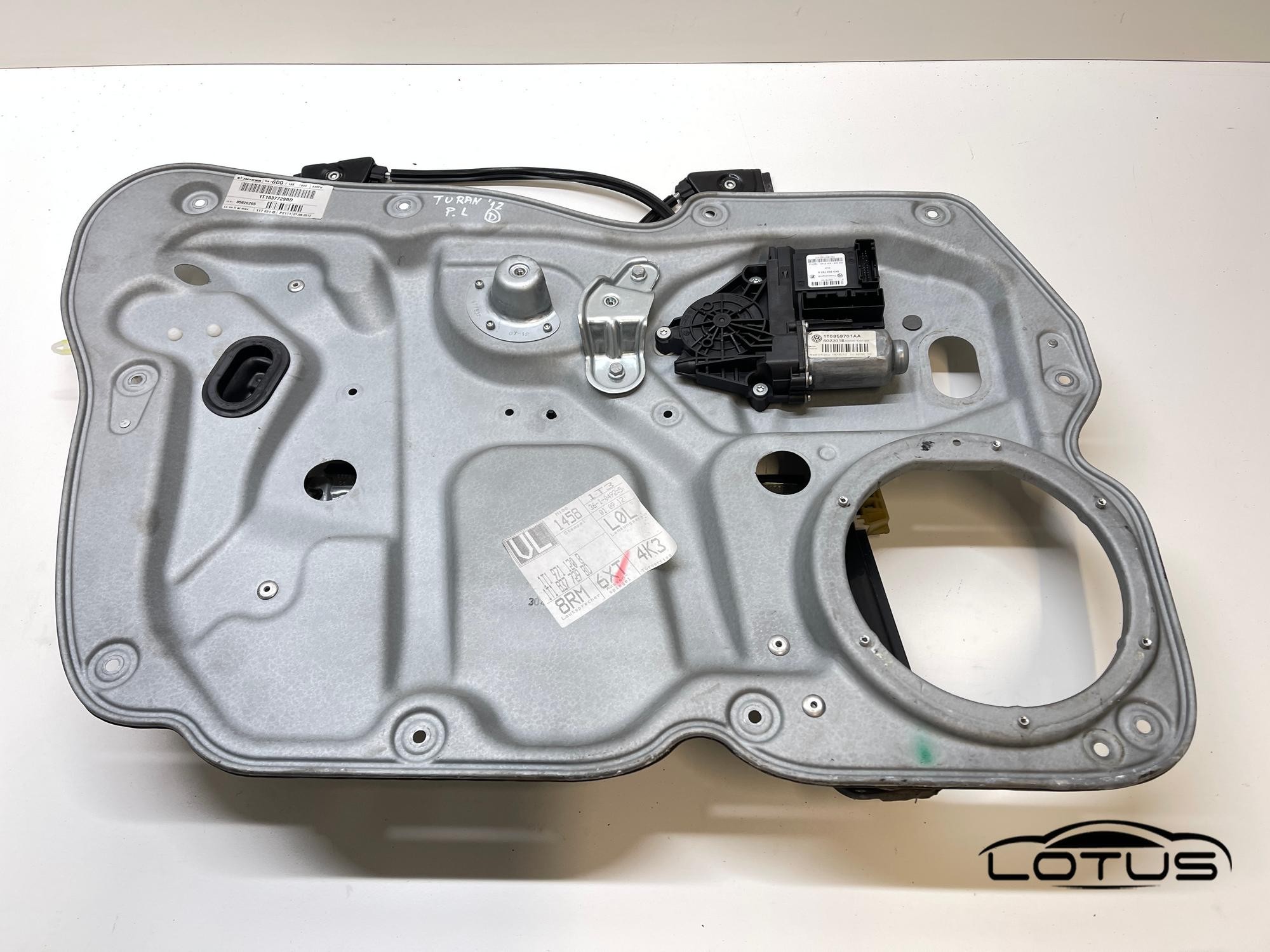 Prednji lijevi podizac stakla 4V VW TOURAN 2010-2015