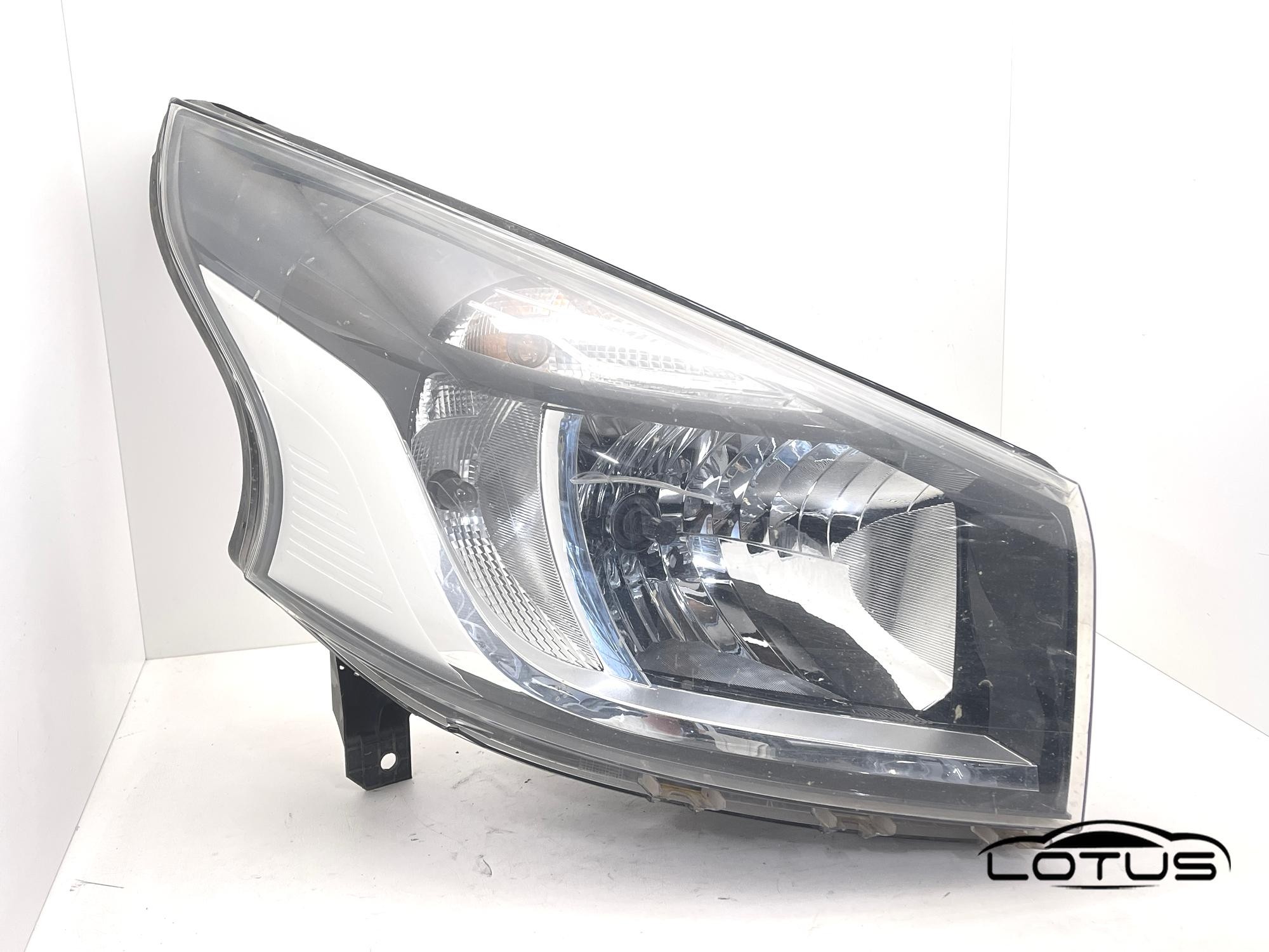 Desni far Renault TRAFIC OPEL VIVARO 2014-2019