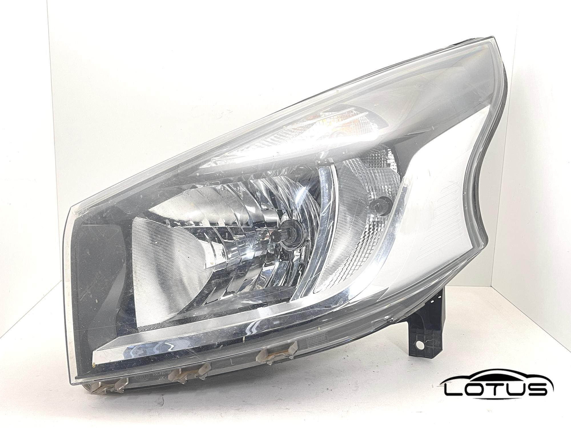 Lijevi far Renault TRAFIC OPEL VIVARO 2014-2019